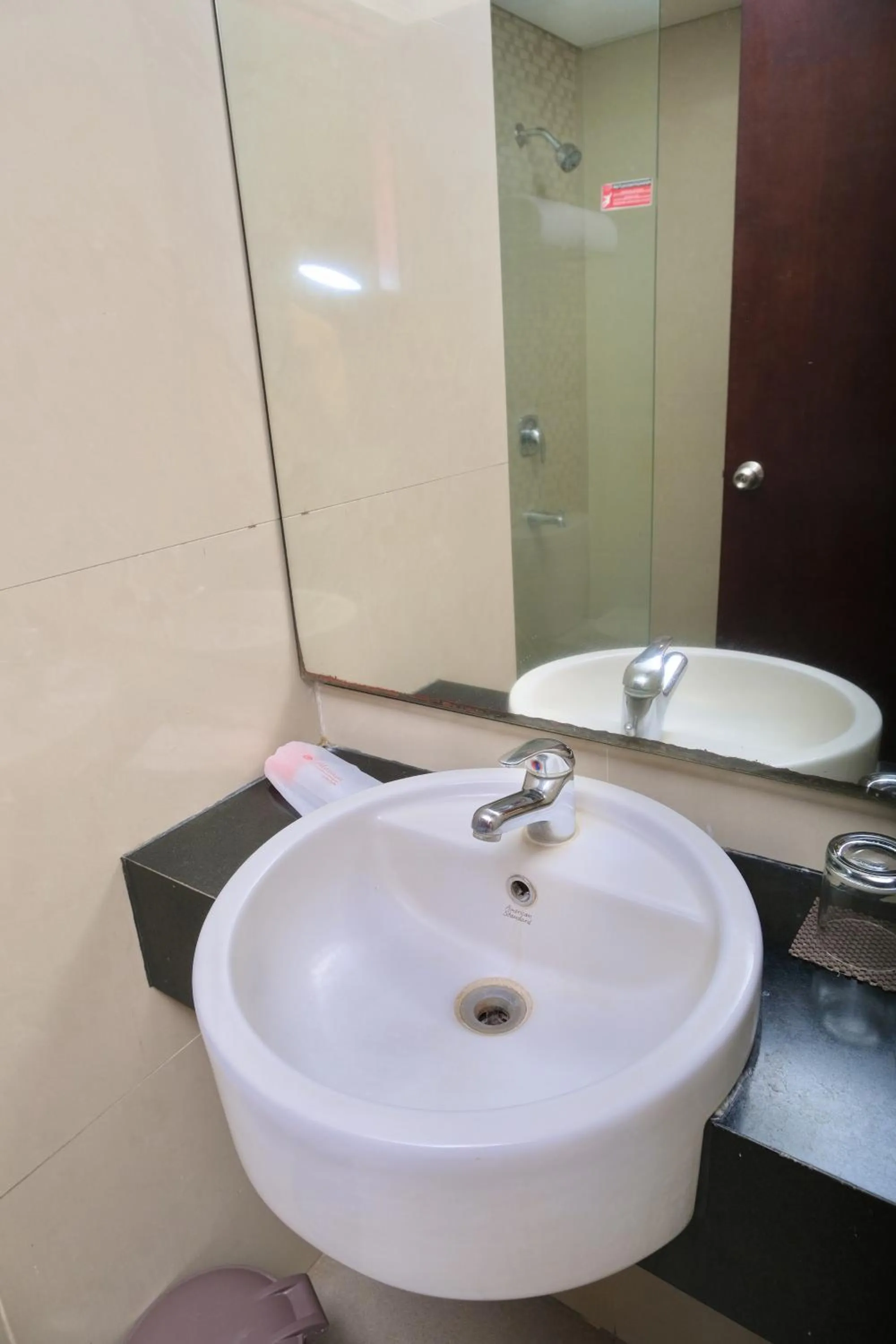 Bathroom in @Hom Semarang Simpang Lima