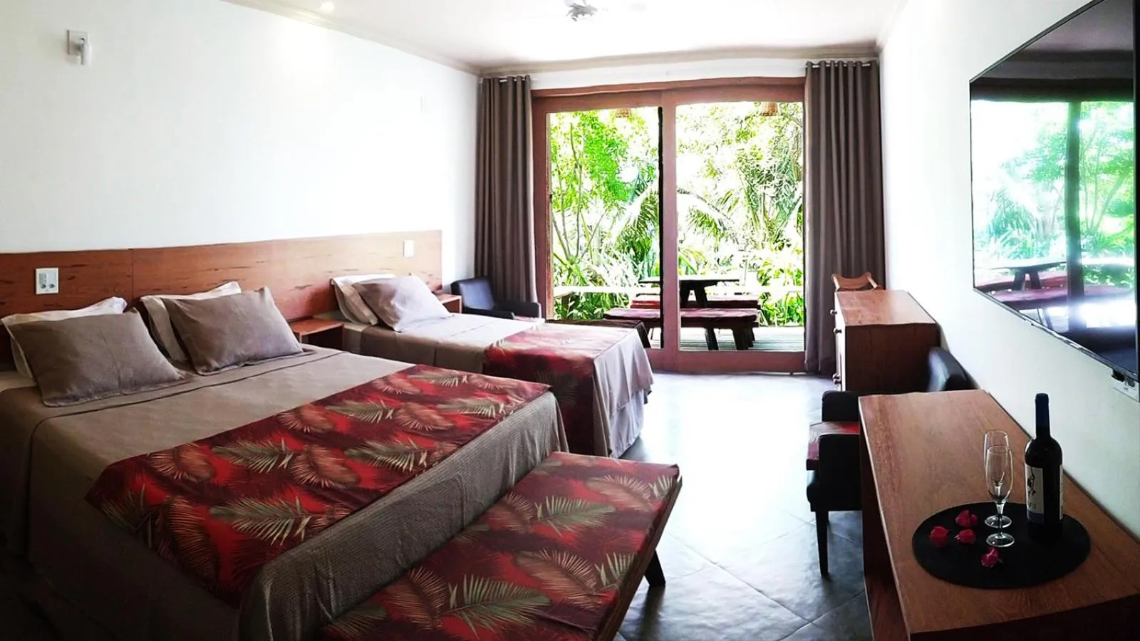 Photo of the whole room, Bed in Pousada Vila Araticum