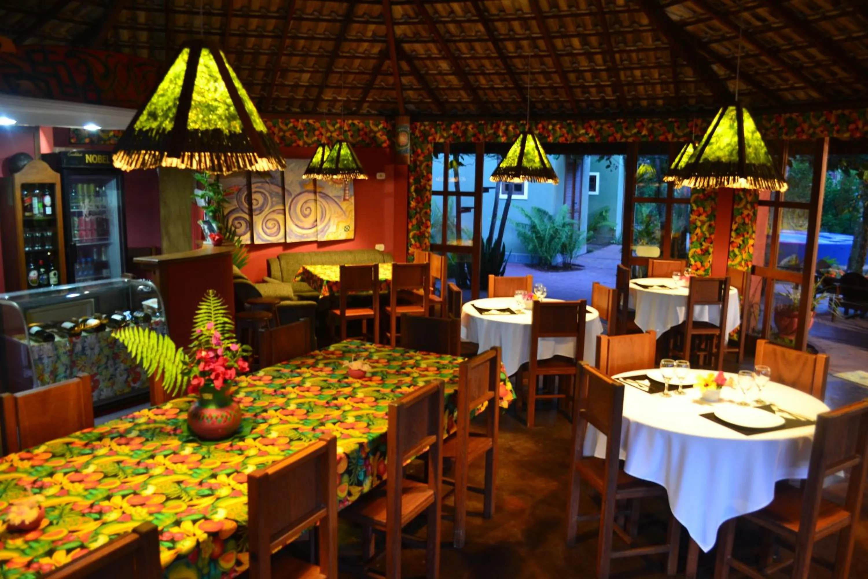 Restaurant/places to eat in Pousada Vila Araticum