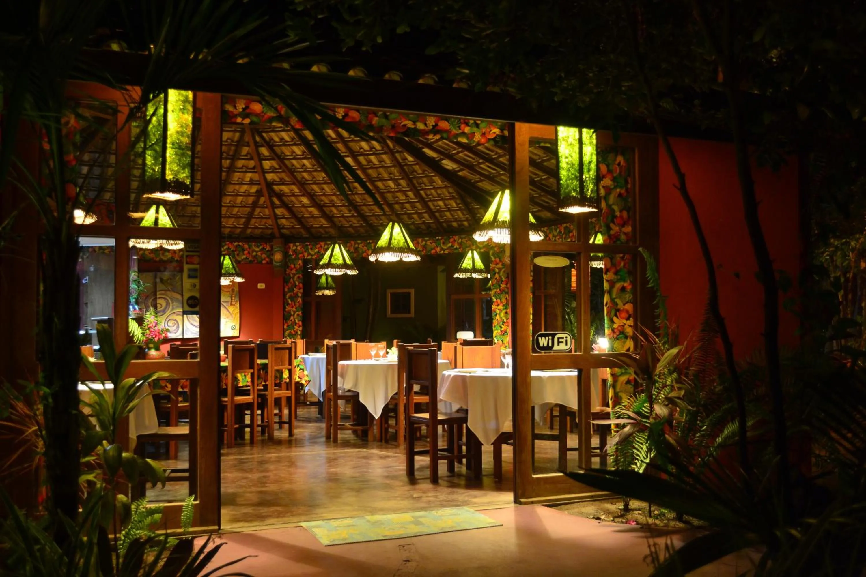 Restaurant/places to eat in Pousada Vila Araticum