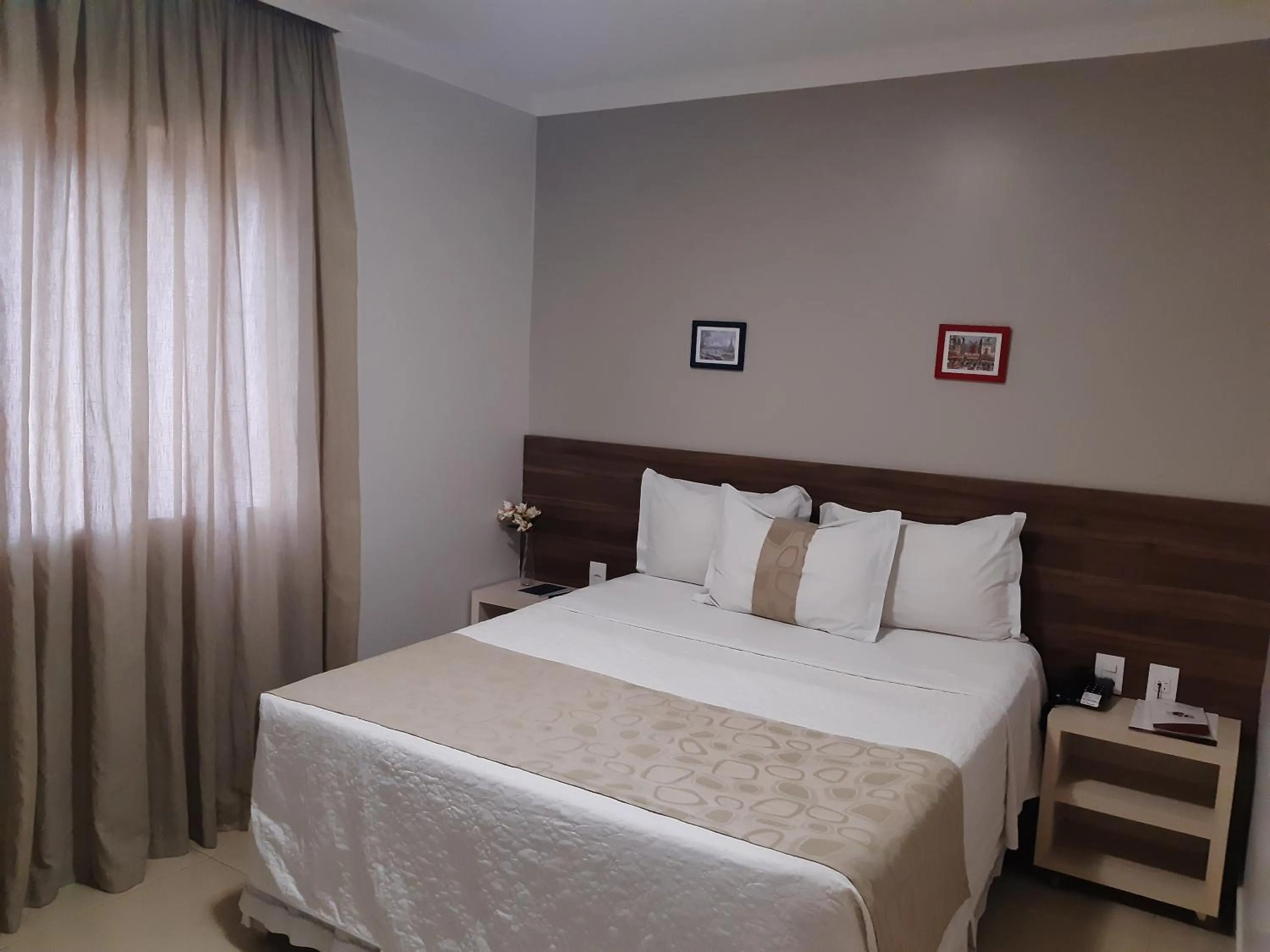 Photo of the whole room, Bed in L´acordes Hotel