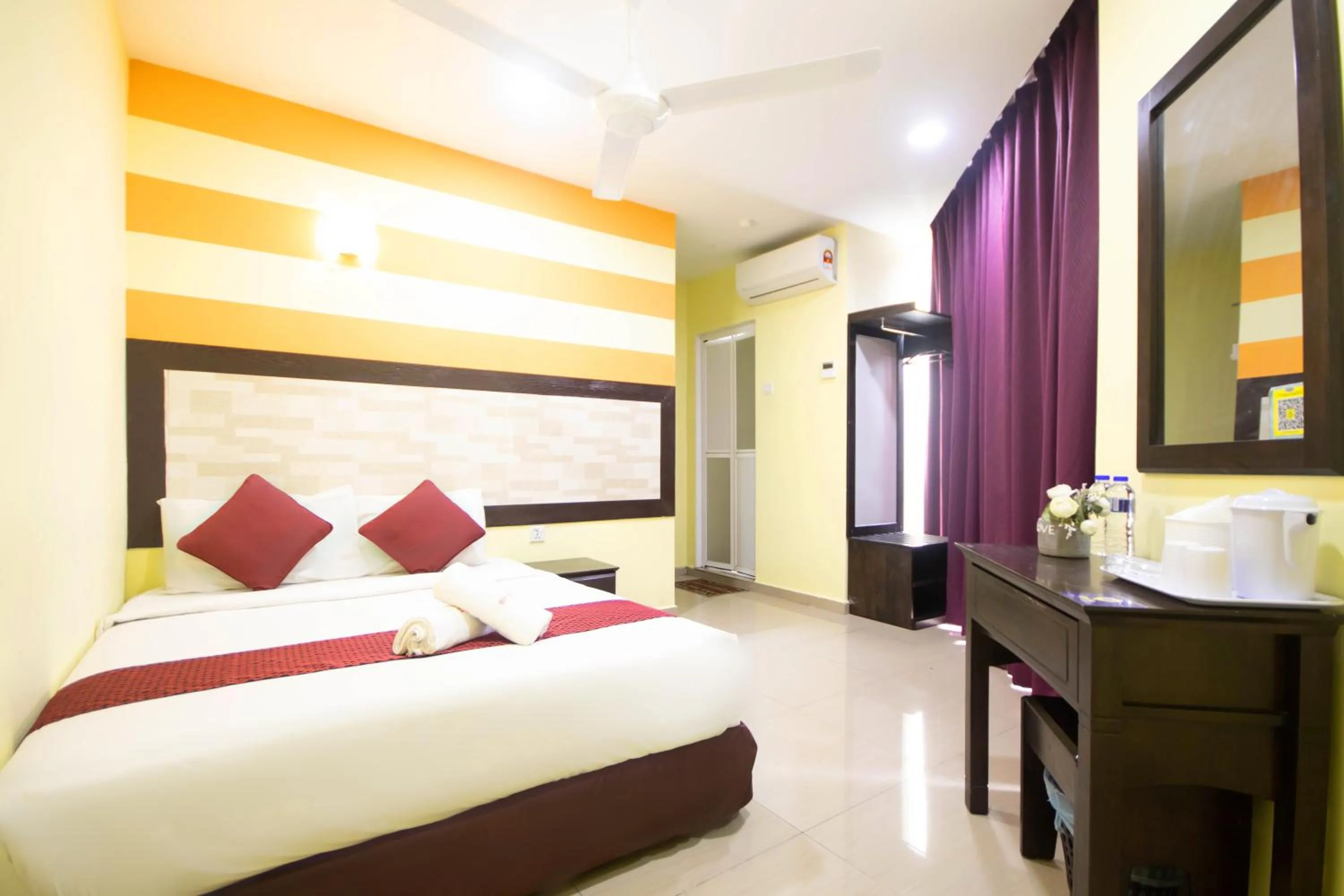 Bedroom, Bed in Sun Inns Hotel Meru Raya