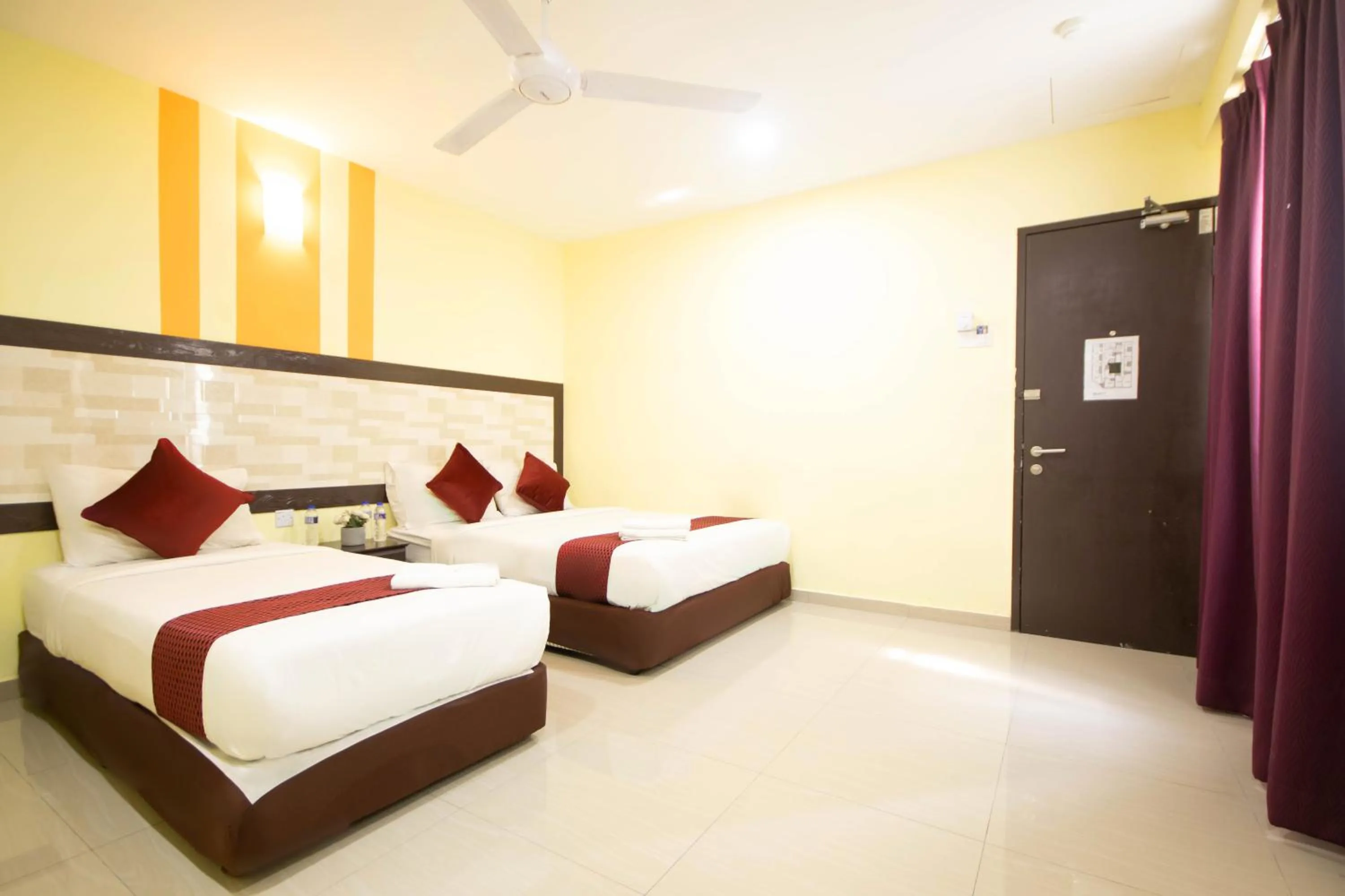 Bedroom, Bed in Sun Inns Hotel Meru Raya