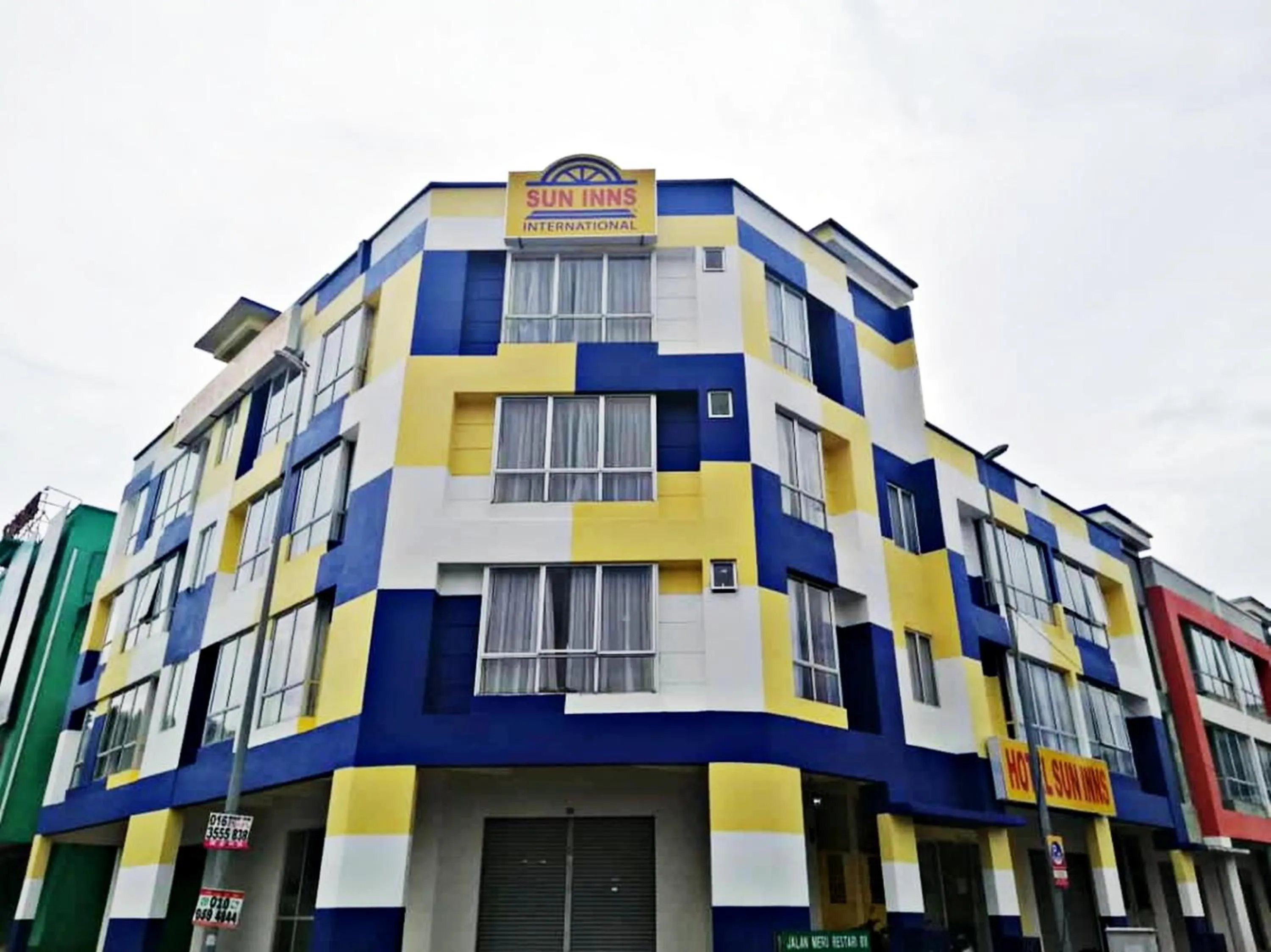 Property building in Sun Inns Hotel Meru Raya