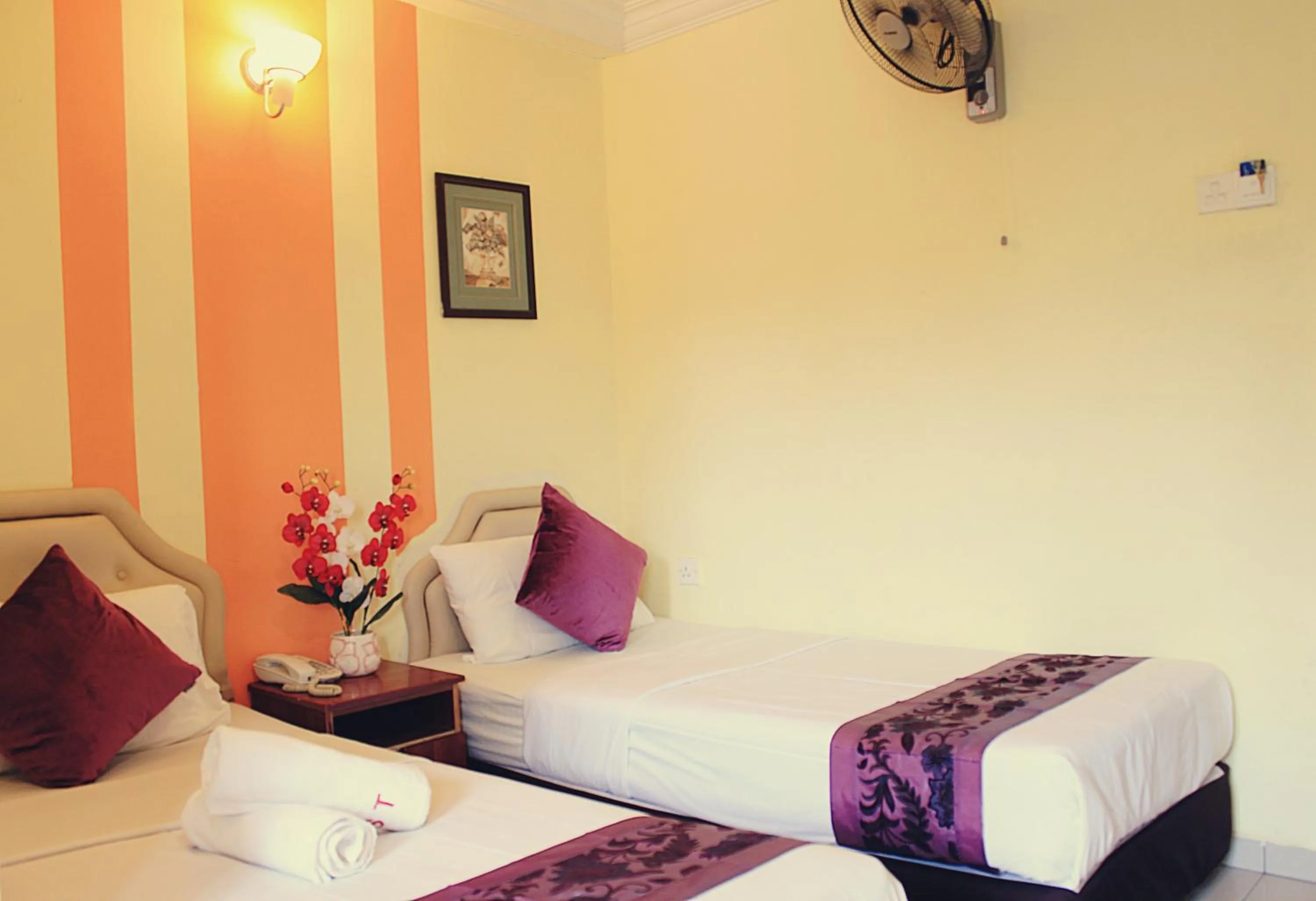 Bed in Sun Inns Hotel Meru Raya