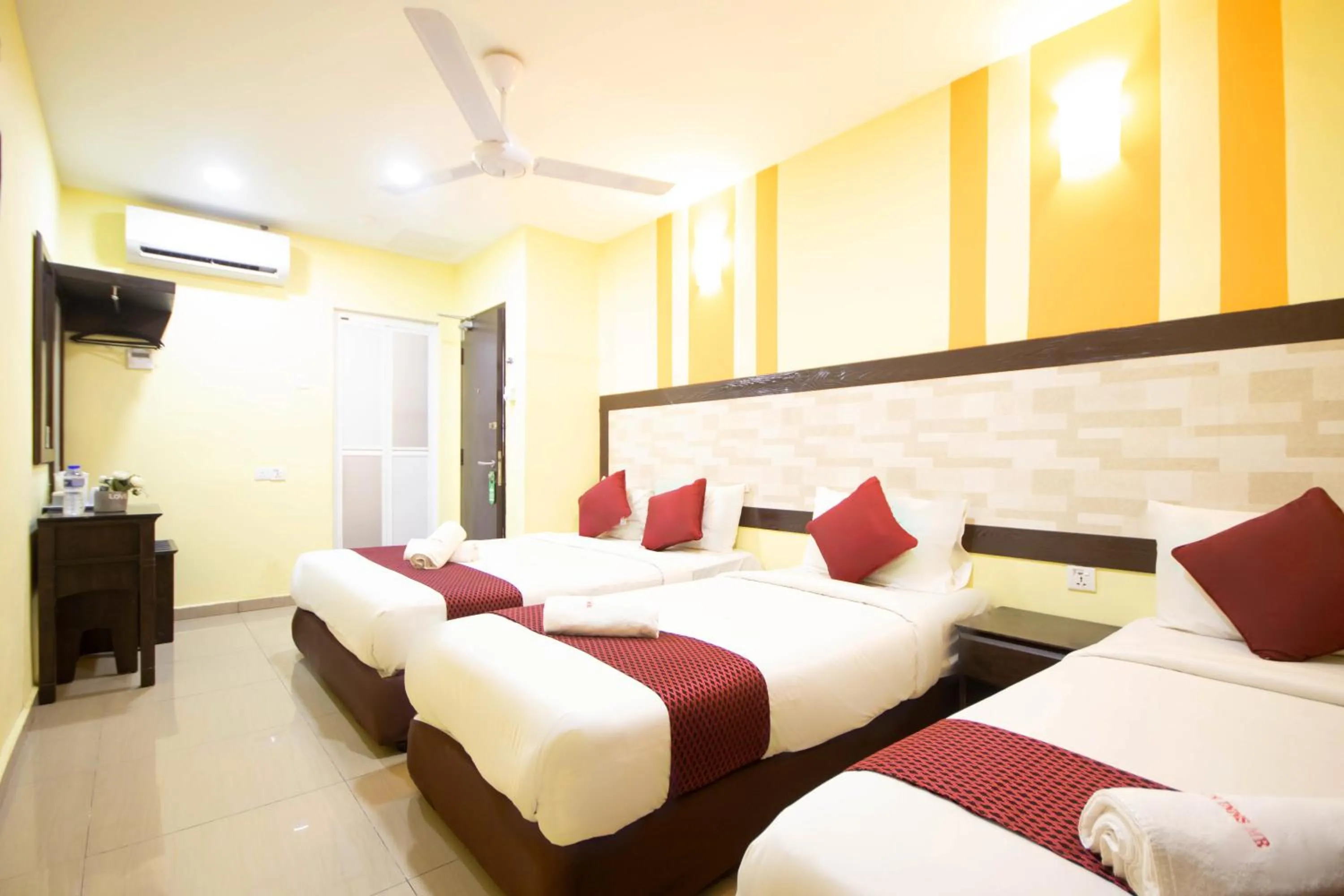 Bedroom, Bed in Sun Inns Hotel Meru Raya