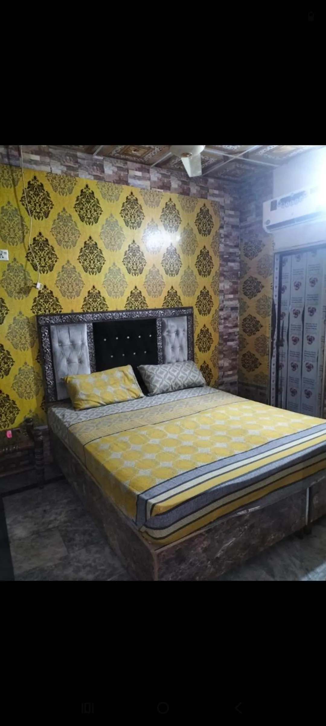 Bed in New Taj Hotel