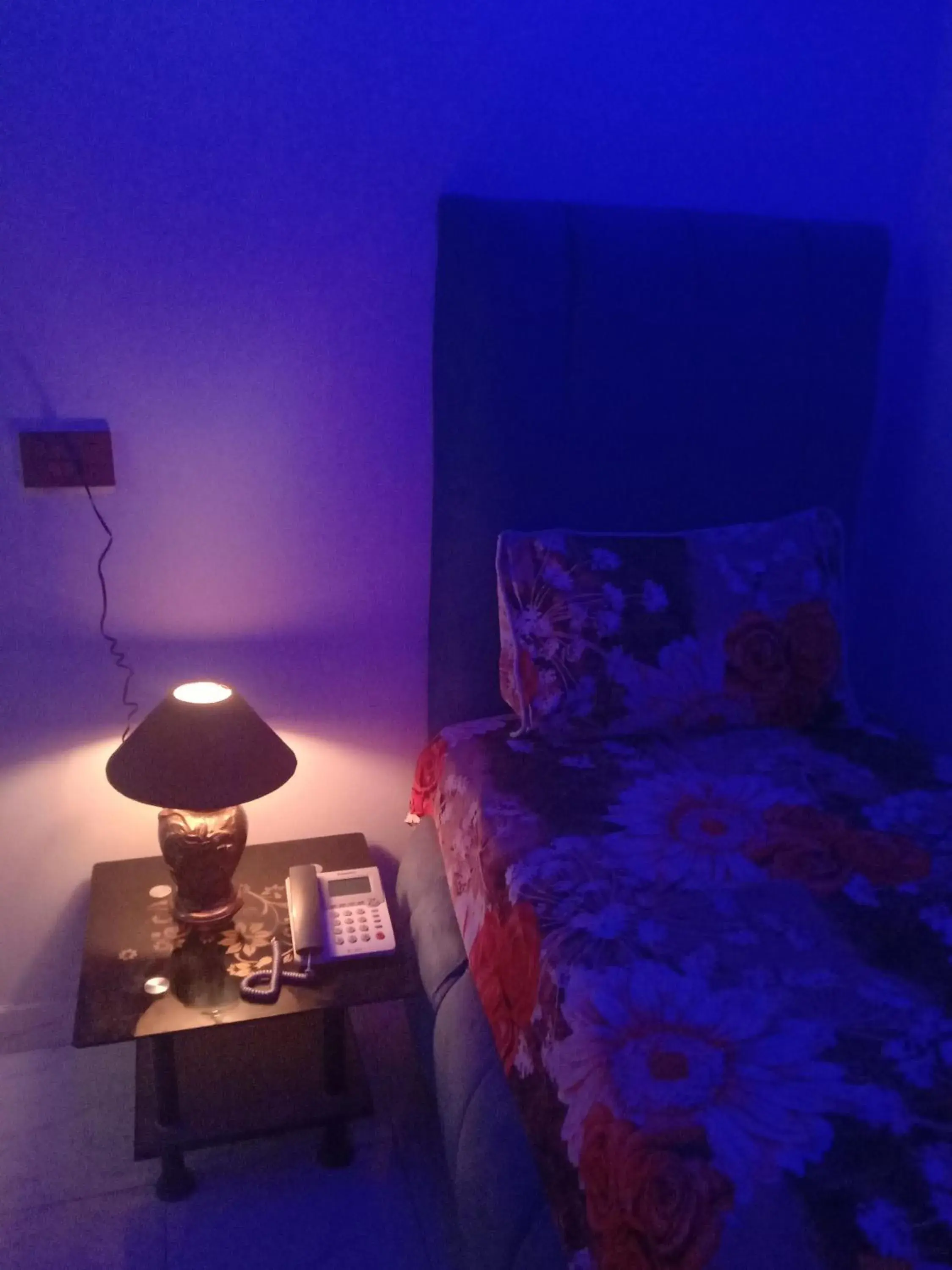 Single Room with Private Bathroom in New Taj Hotel Single Room with Private Bathroom in New Taj Hotel