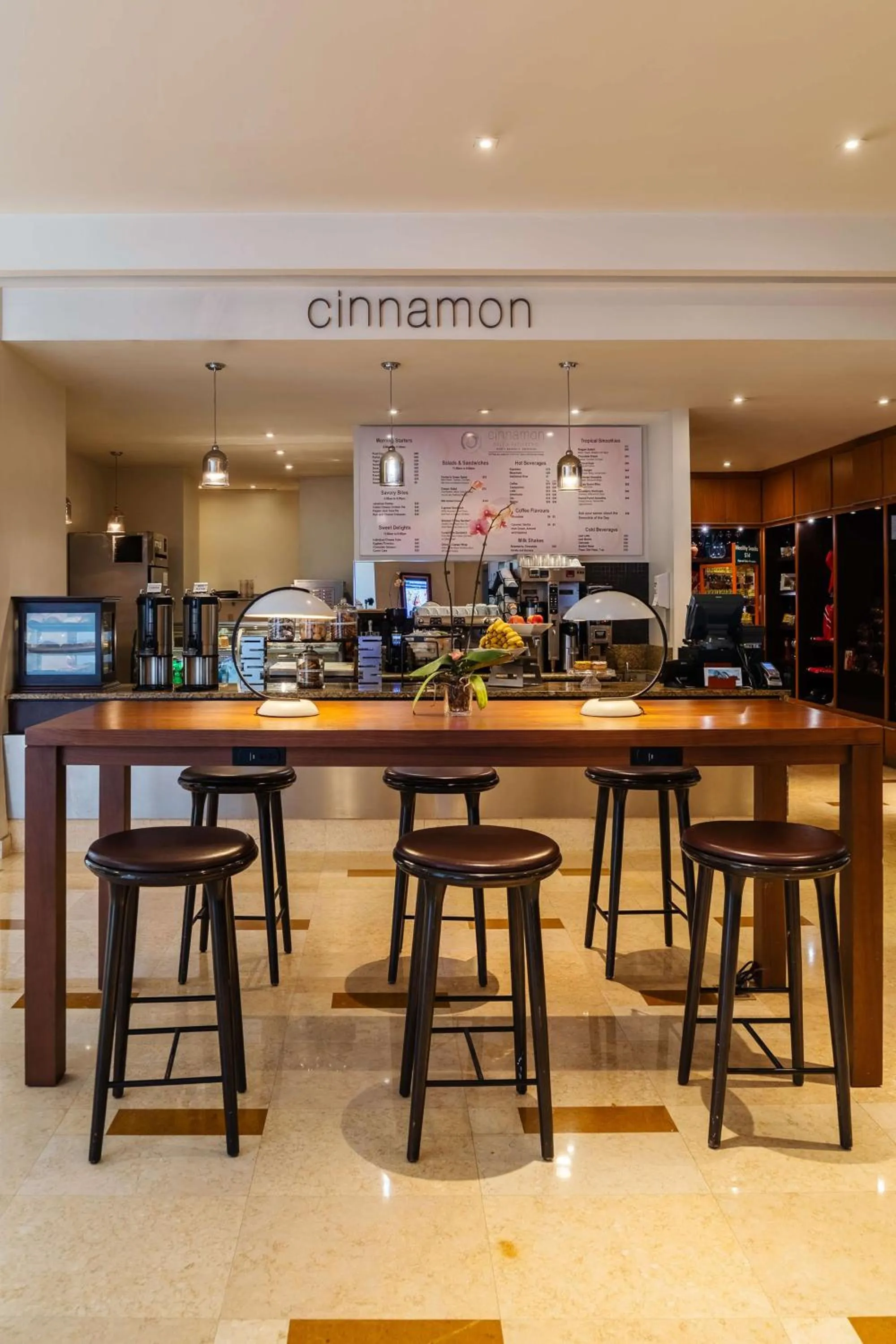 Lounge or bar in Hyatt Regency Trinidad