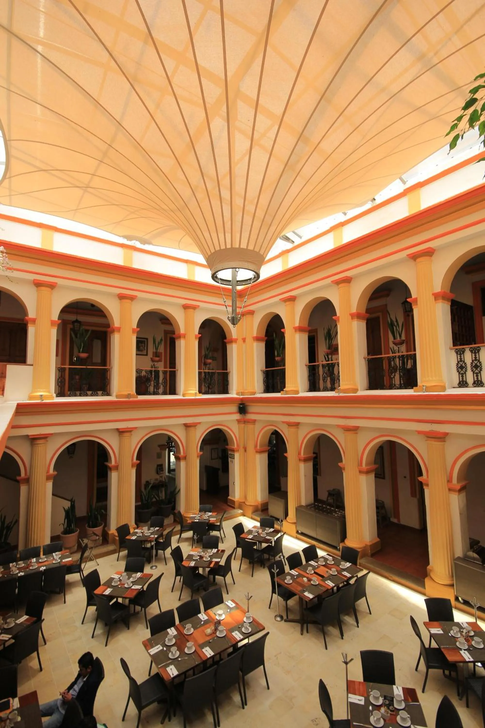 Restaurant/places to eat in Hotel Ciudad Real Centro Historico
