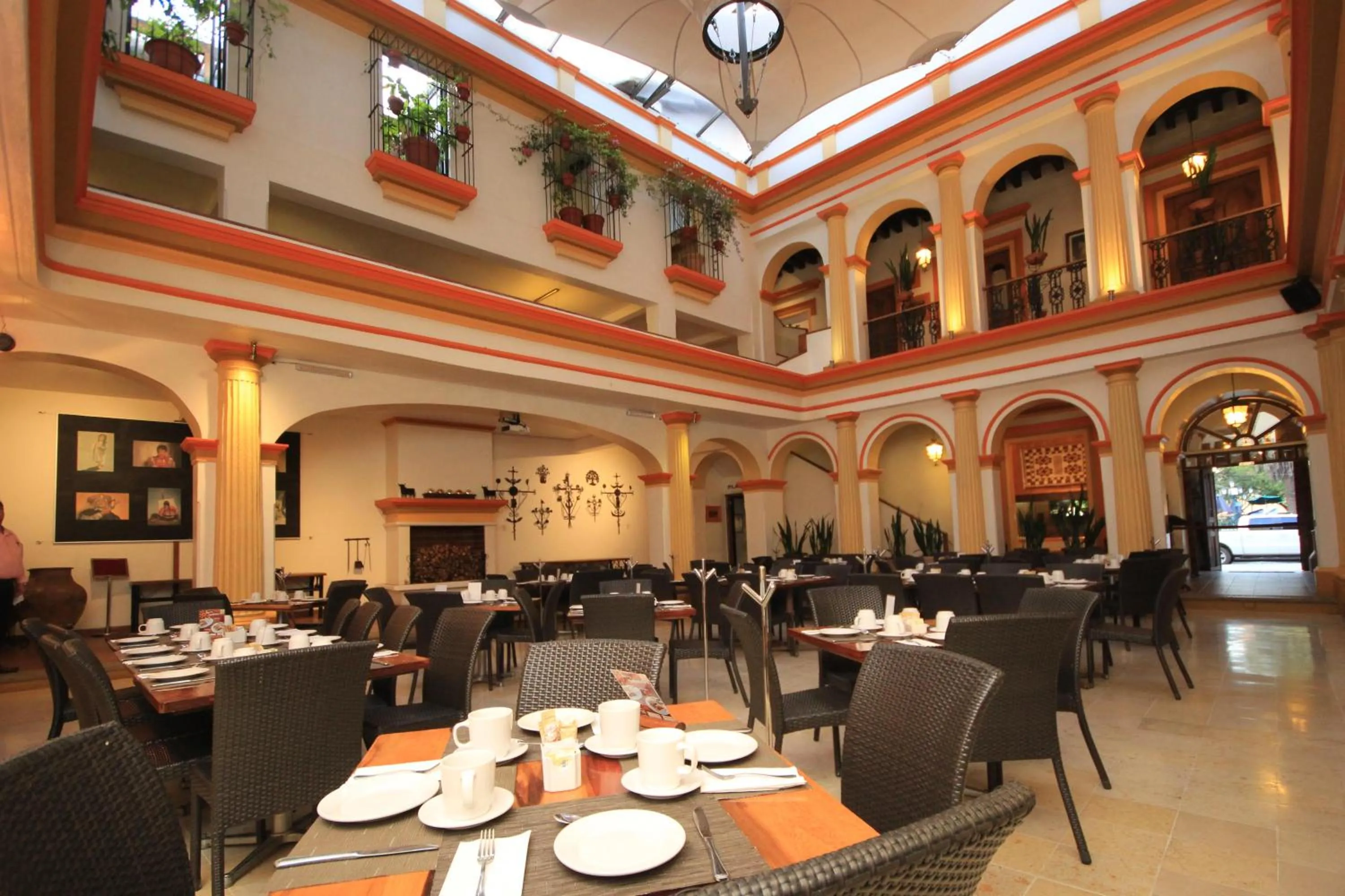 Restaurant/places to eat in Hotel Ciudad Real Centro Historico