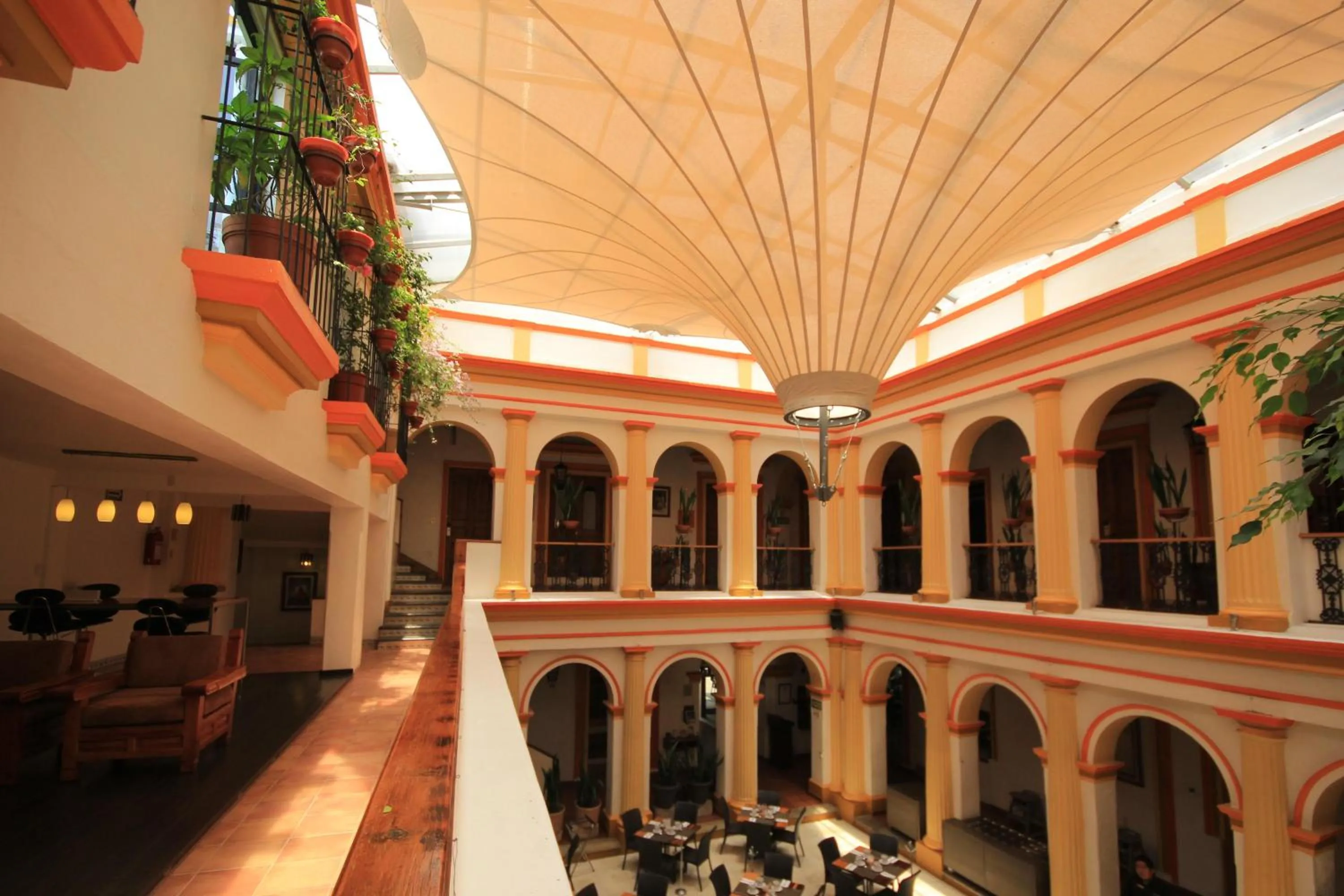 Restaurant/places to eat in Hotel Ciudad Real Centro Historico