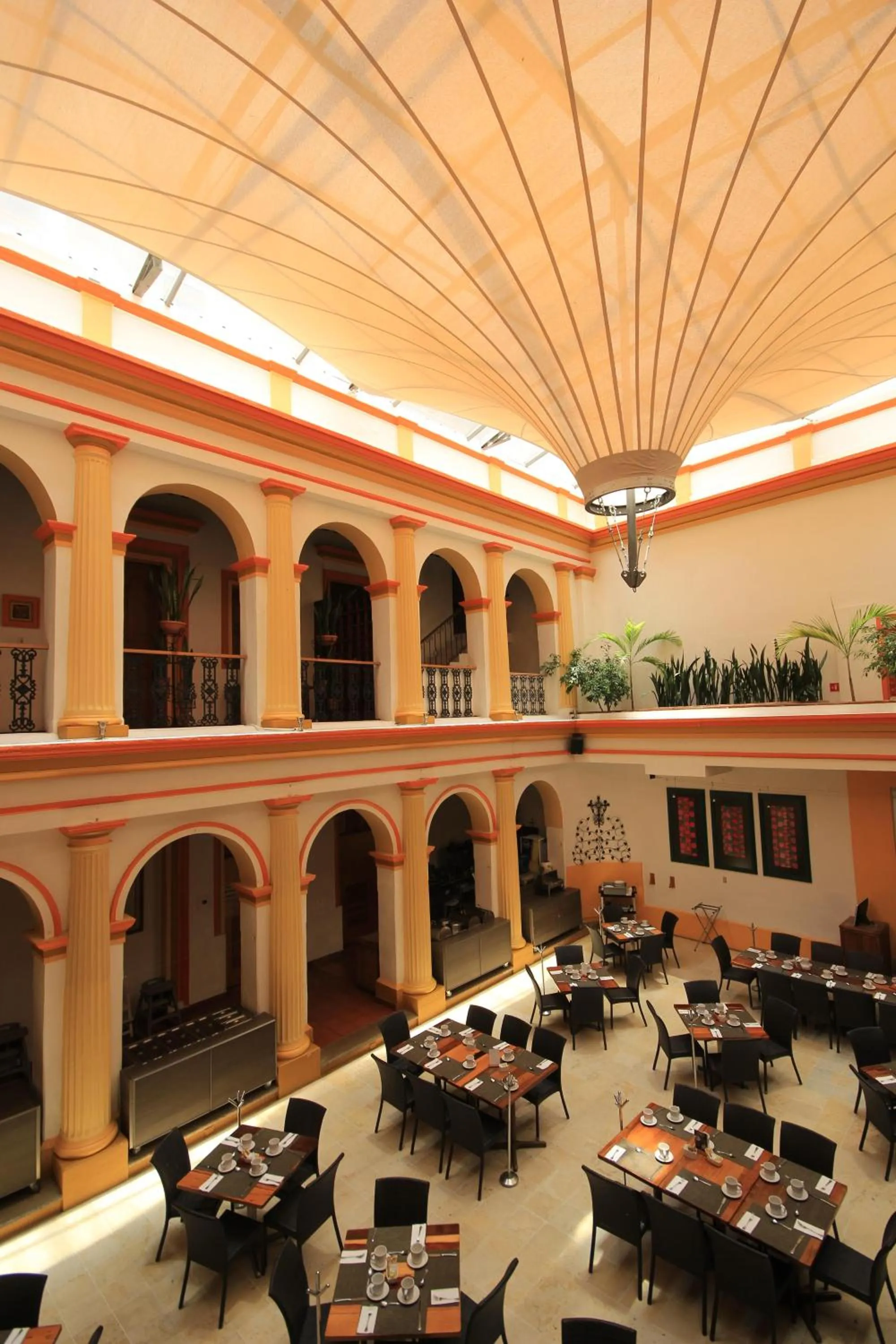 Restaurant/places to eat in Hotel Ciudad Real Centro Historico