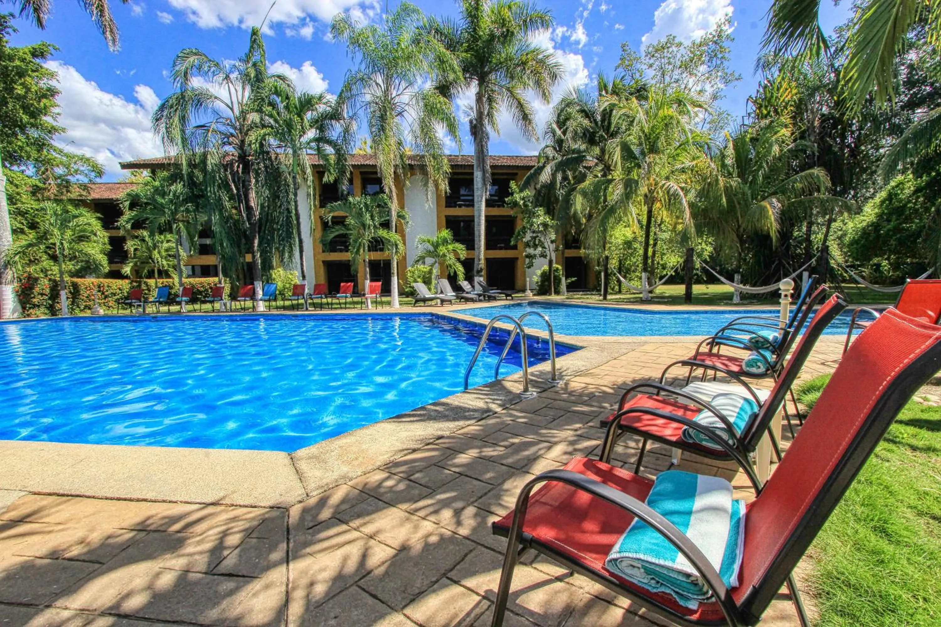 Swimming pool in Hotel Ciudad Real Palenque