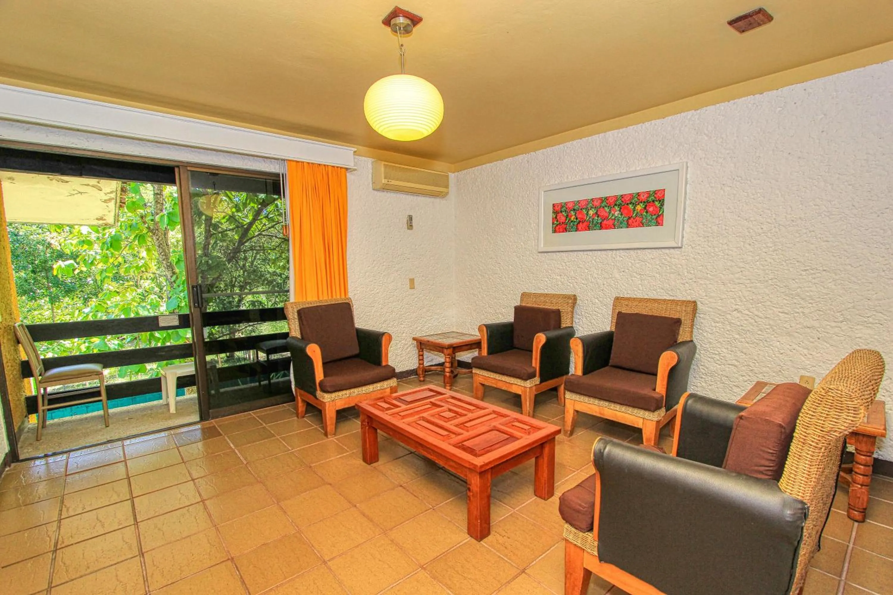 Photo of the whole room in Hotel Ciudad Real Palenque