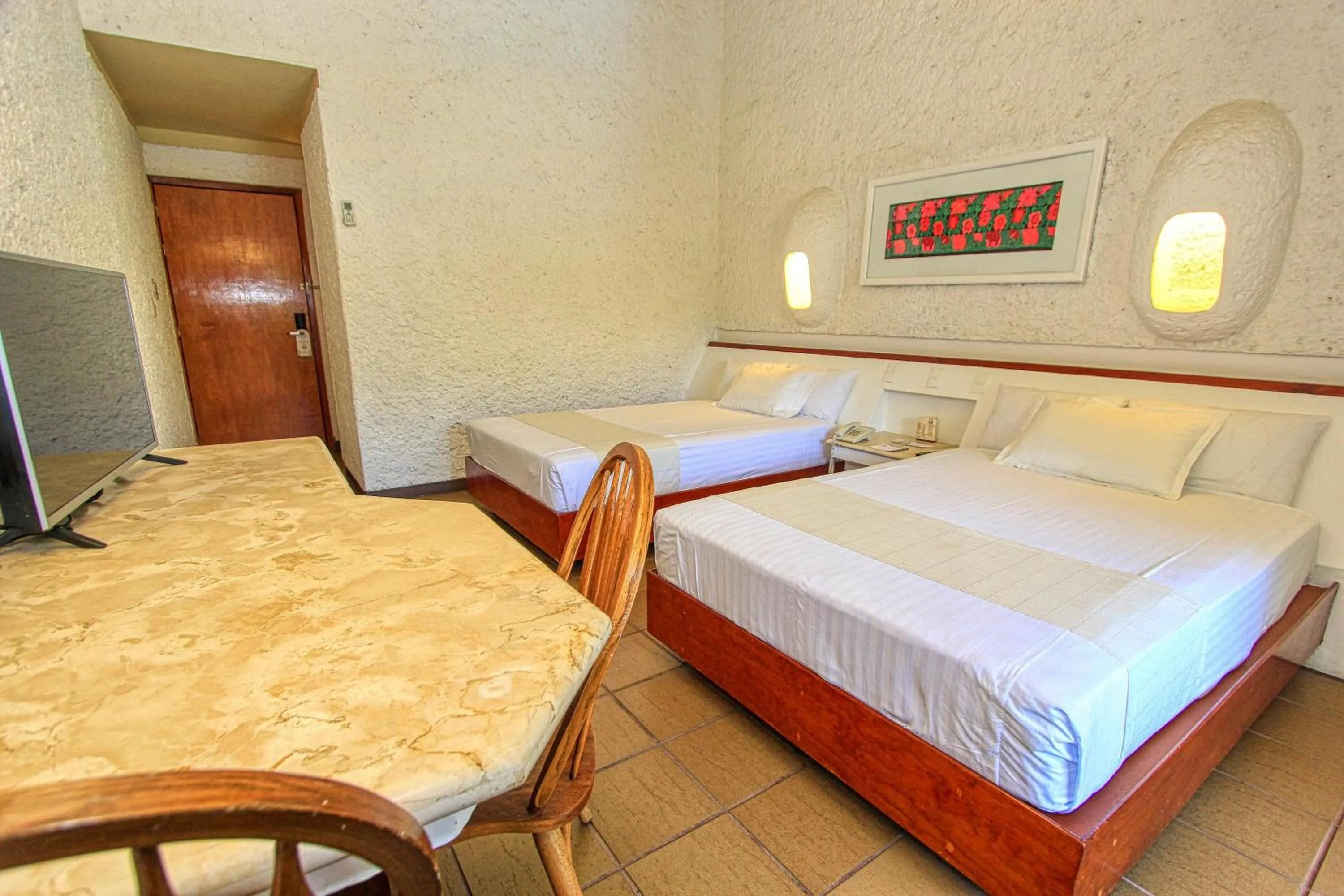 Photo of the whole room, Bed in Hotel Ciudad Real Palenque