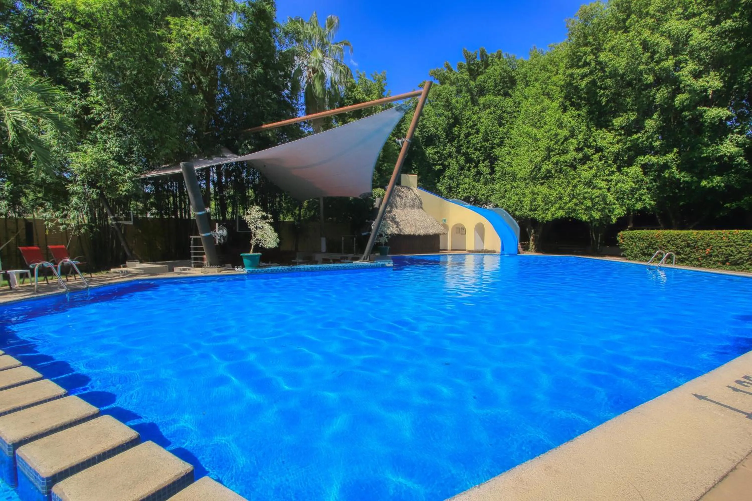 Swimming pool in Hotel Ciudad Real Palenque