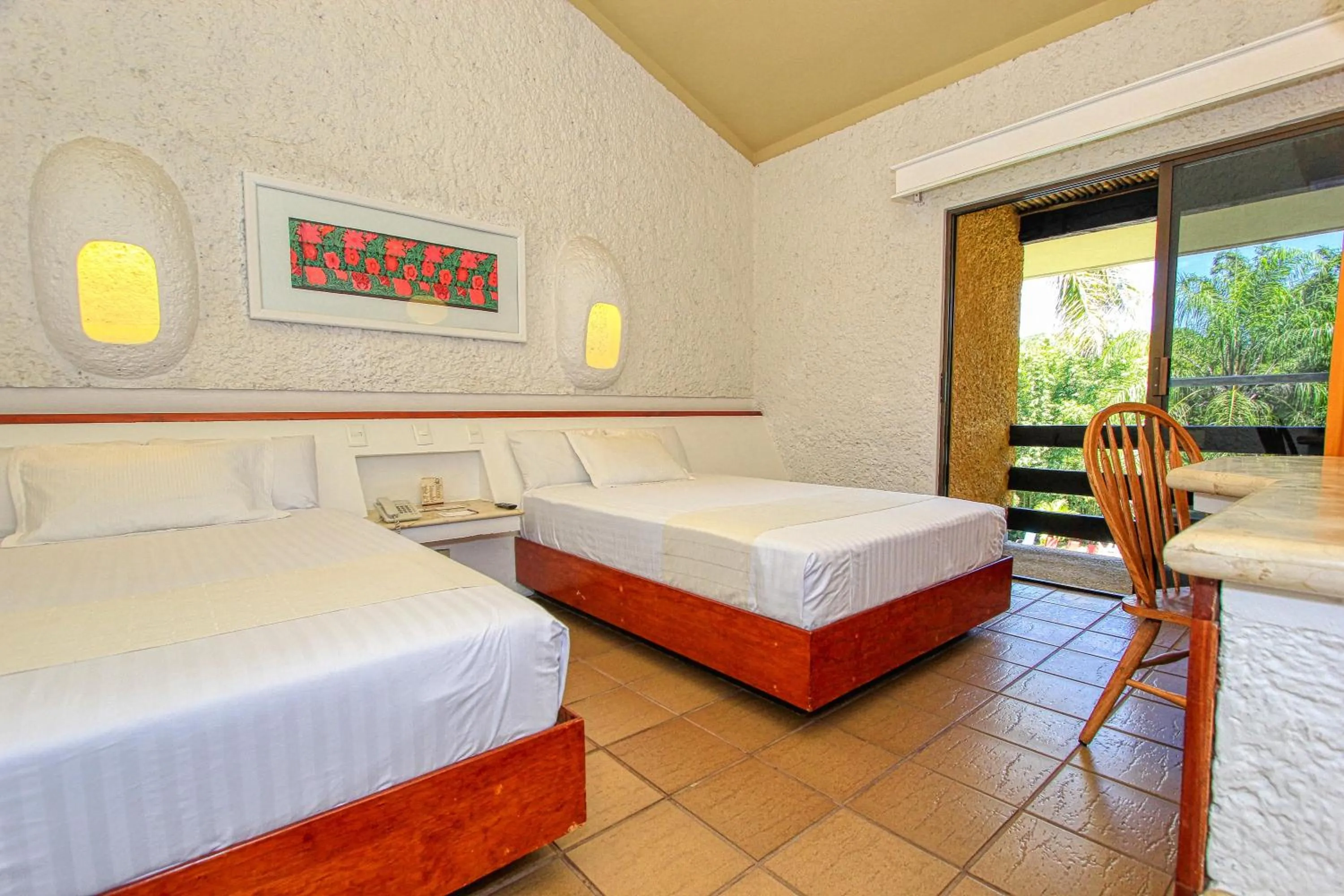 Photo of the whole room, Bed in Hotel Ciudad Real Palenque