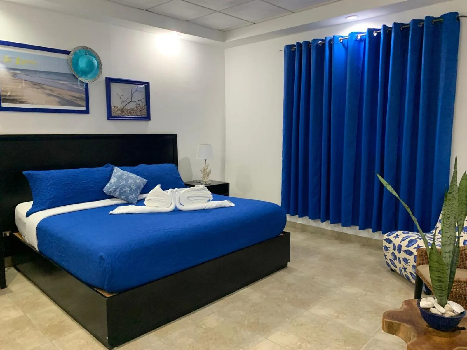 Bed in Hotel Coronado Inn