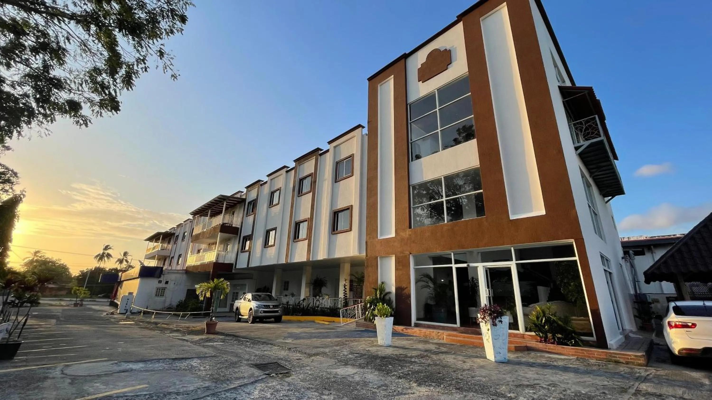 Property building in Hotel Coronado Inn