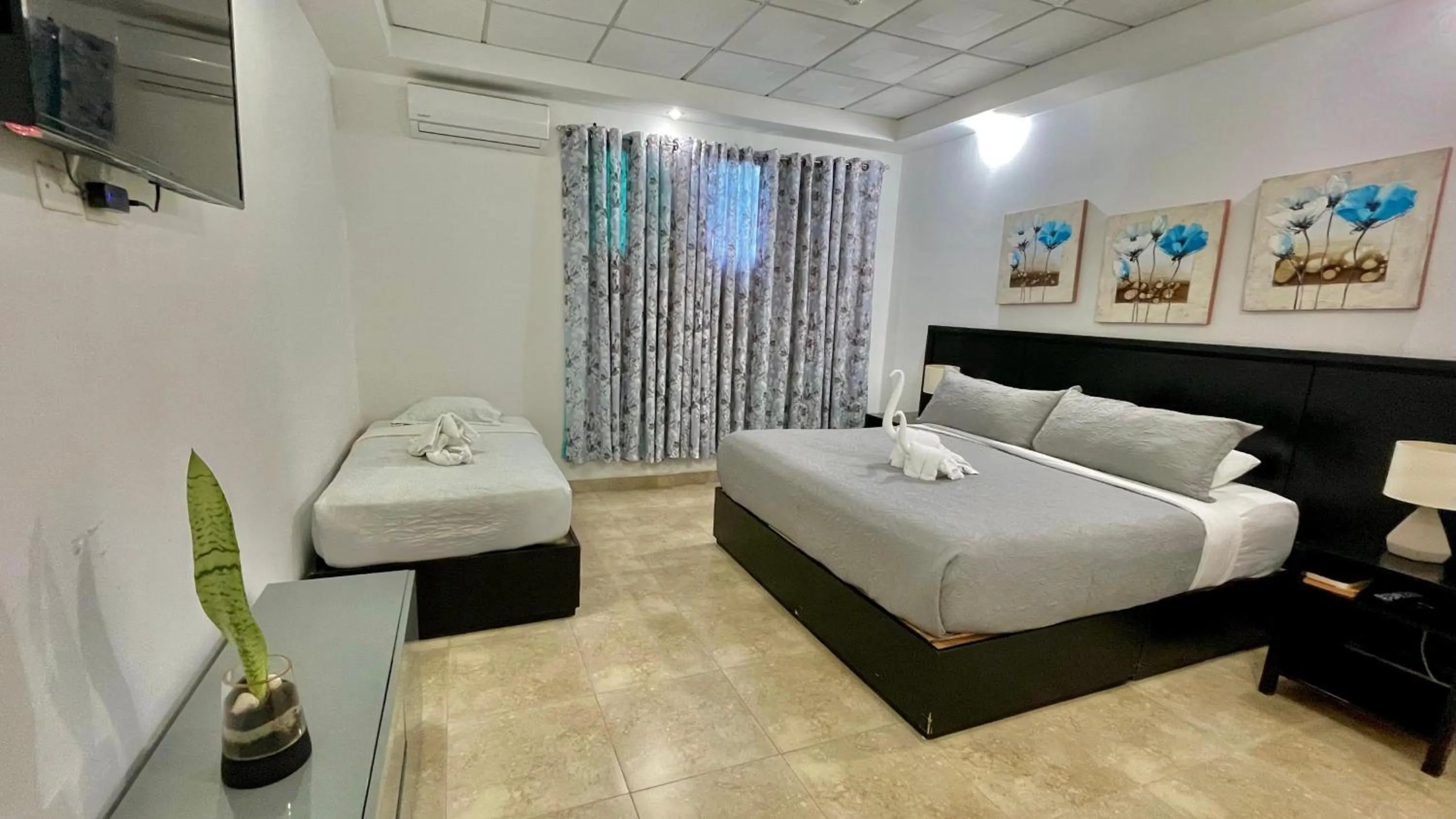 Bedroom, Bed in Hotel Coronado Inn