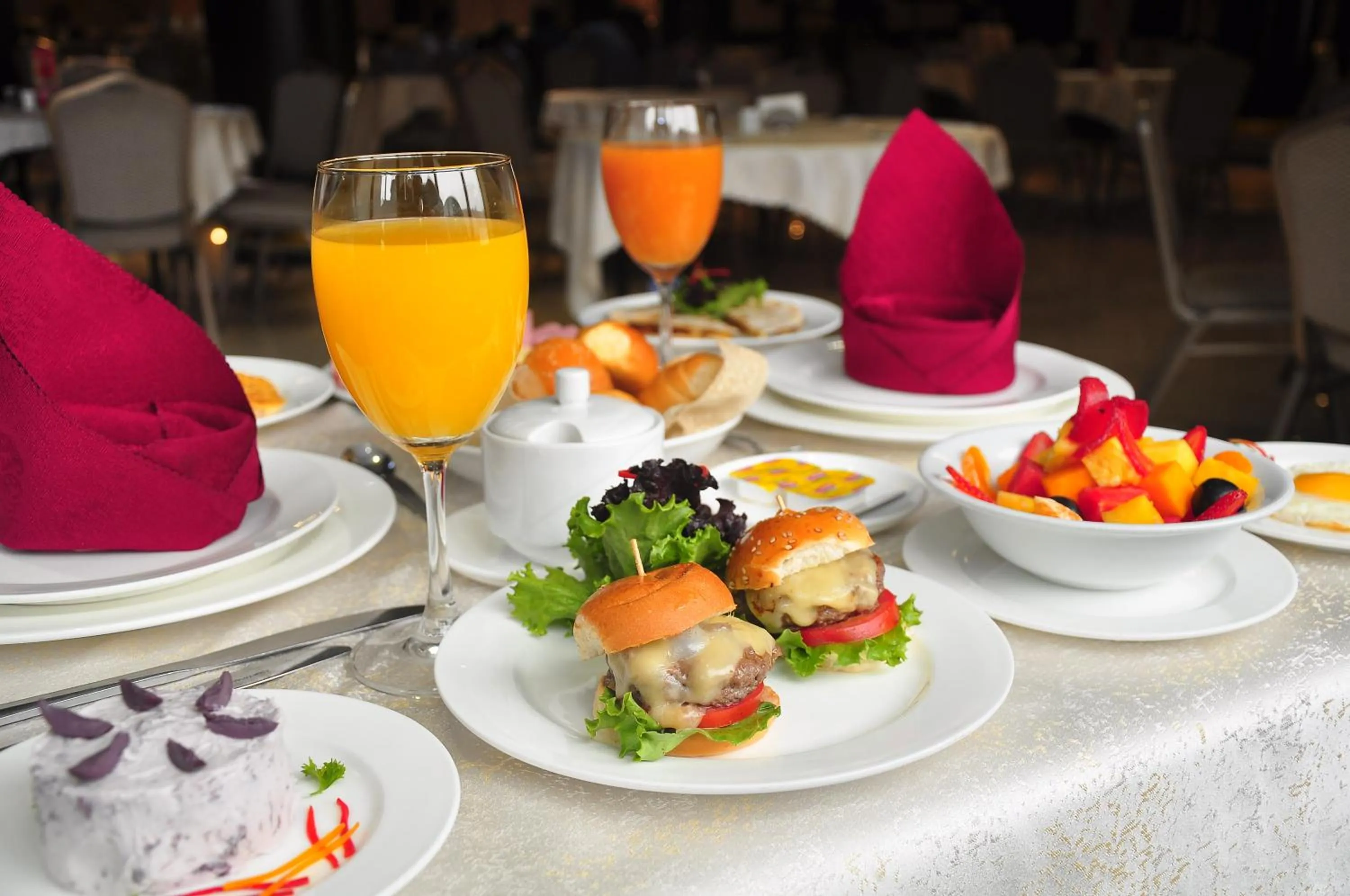 Restaurant/places to eat in Kingdom Hotel