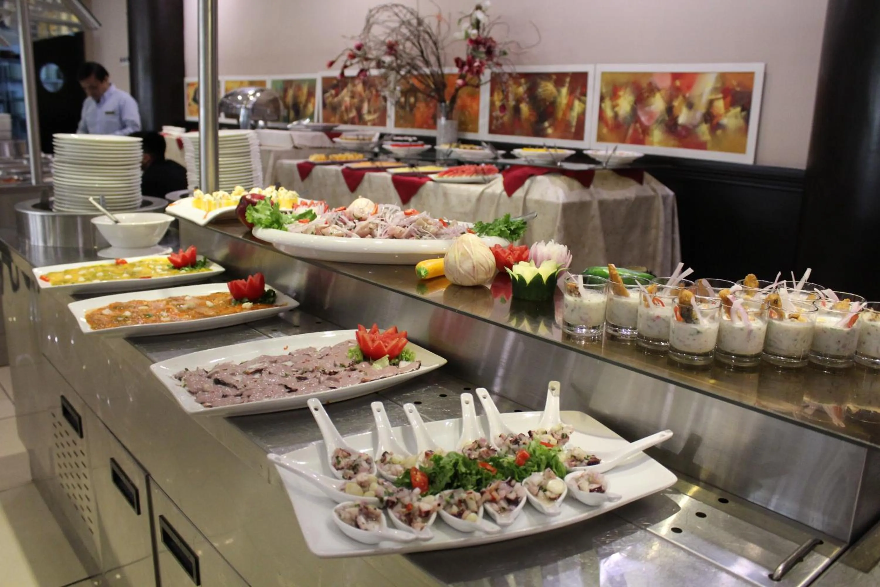 Restaurant/places to eat in Kingdom Hotel