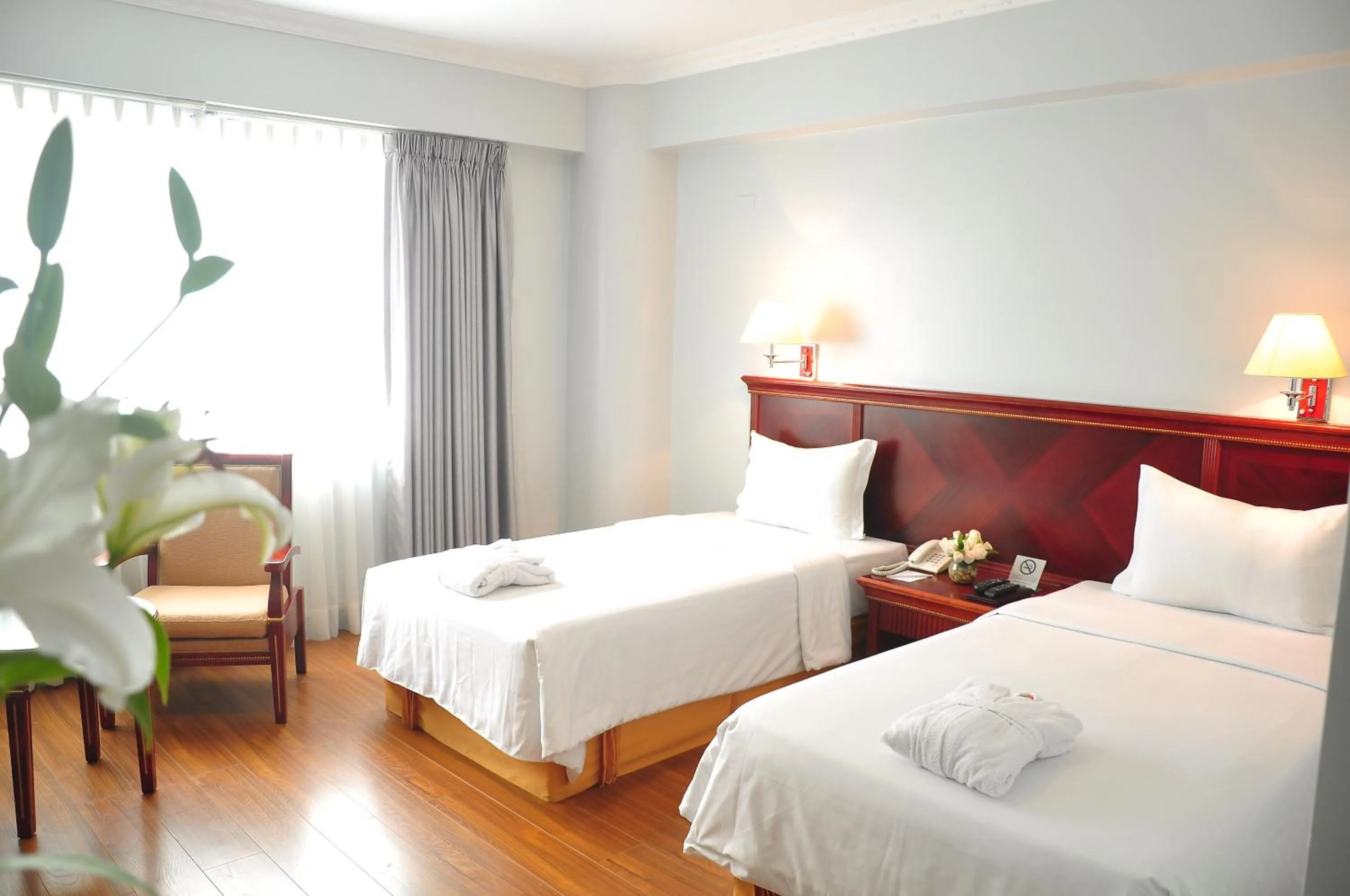 Bedroom, Bed in Kingdom Hotel