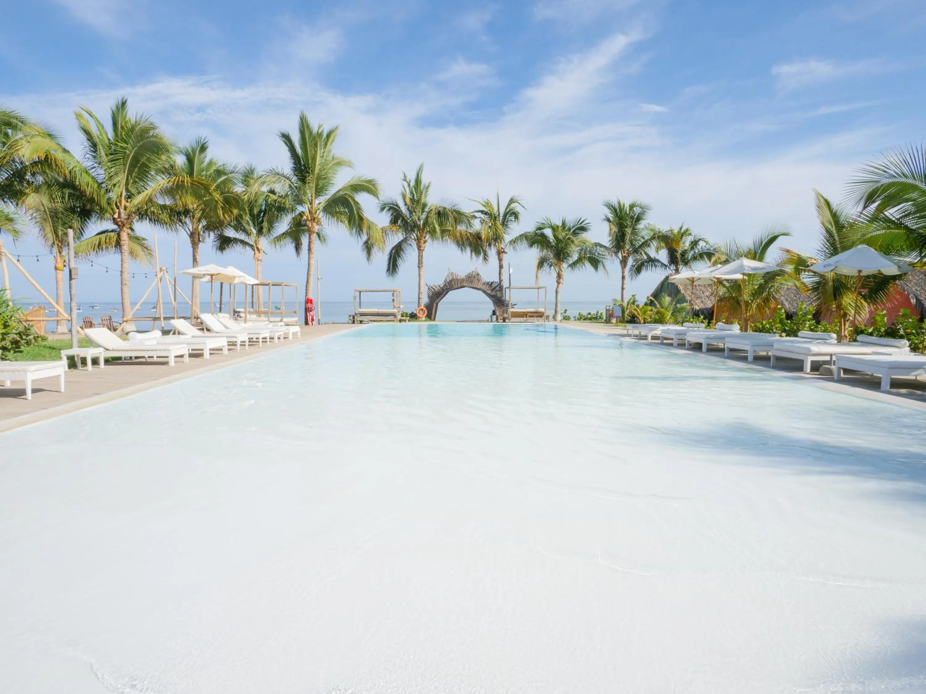 Swimming pool in Selina Mancora