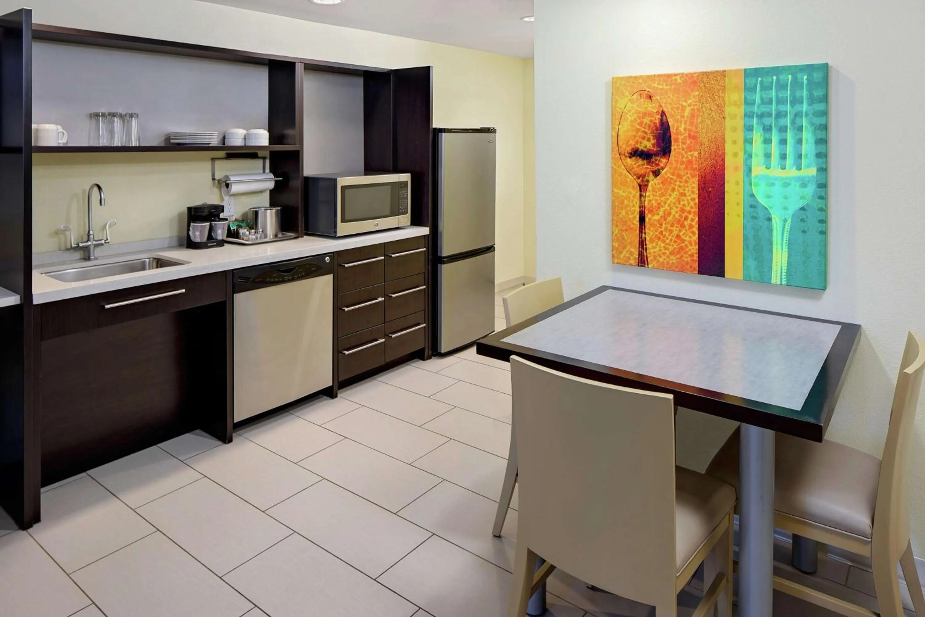 Kitchen or kitchenette in Home2 Suites by Hilton Salt Lake City / South Jordan