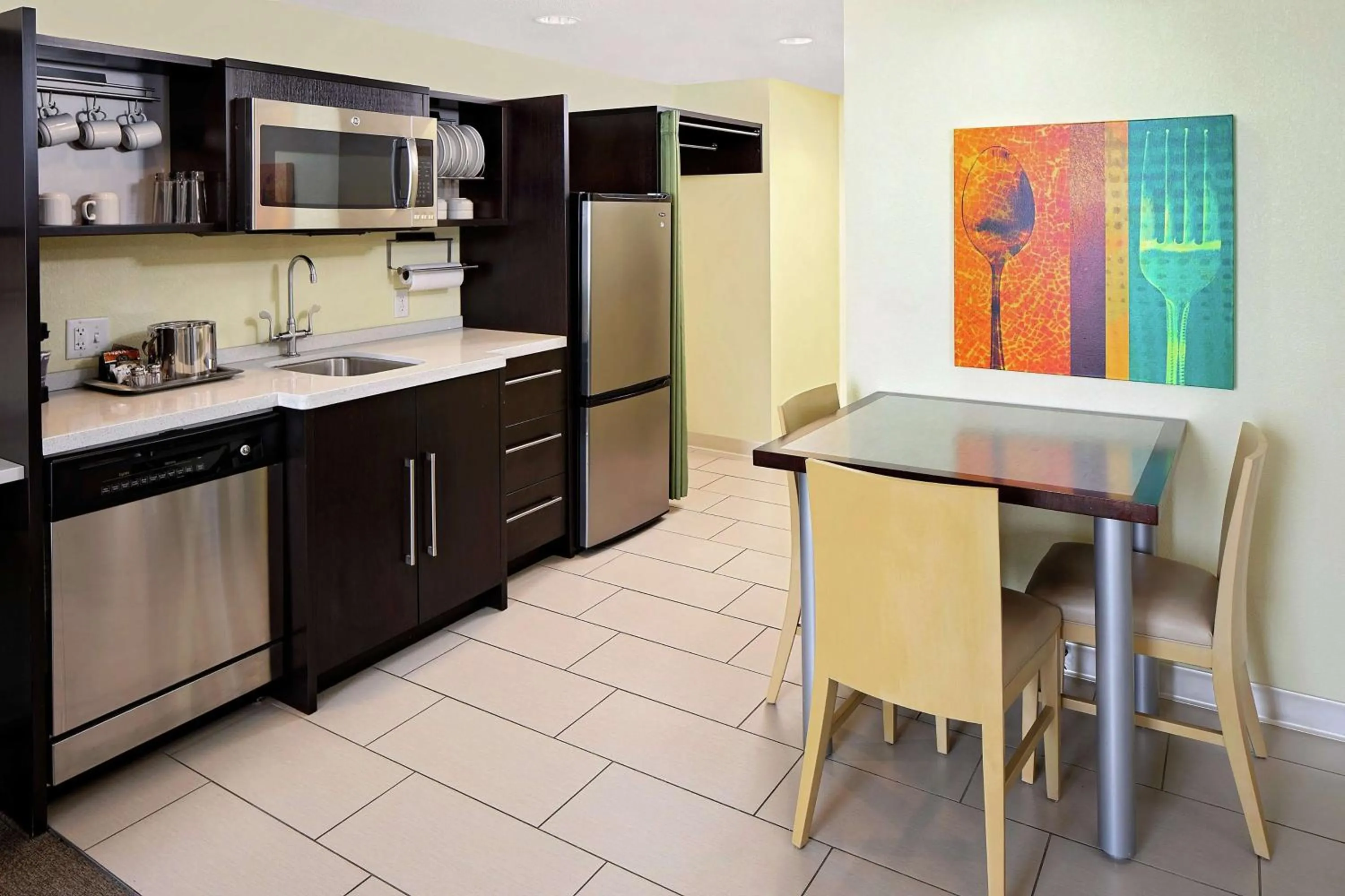Kitchen or kitchenette in Home2 Suites by Hilton Salt Lake City / South Jordan