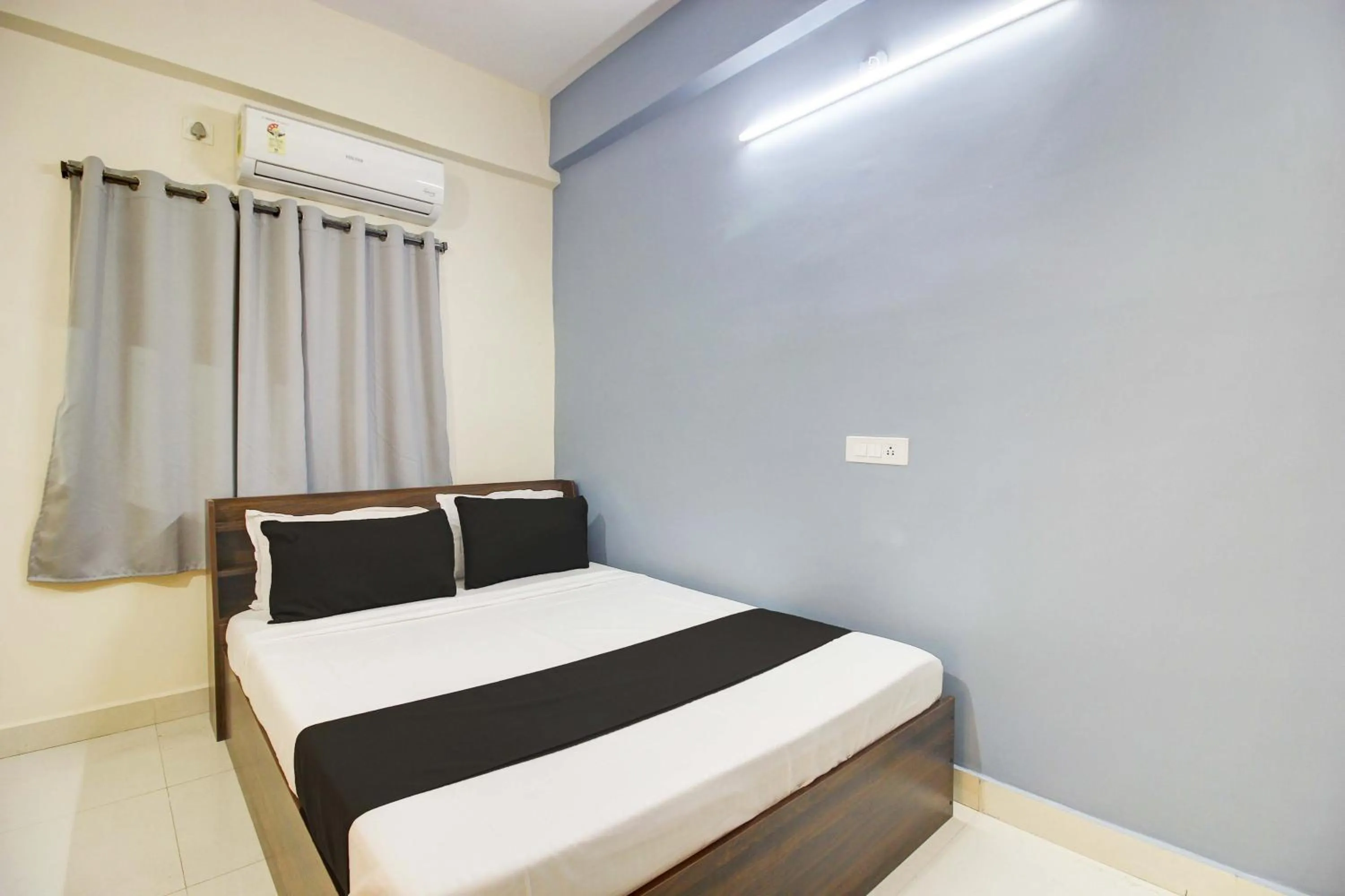 Bedroom, Bed in Hotel O REDDY'S GRAND LUXURY ROOMS