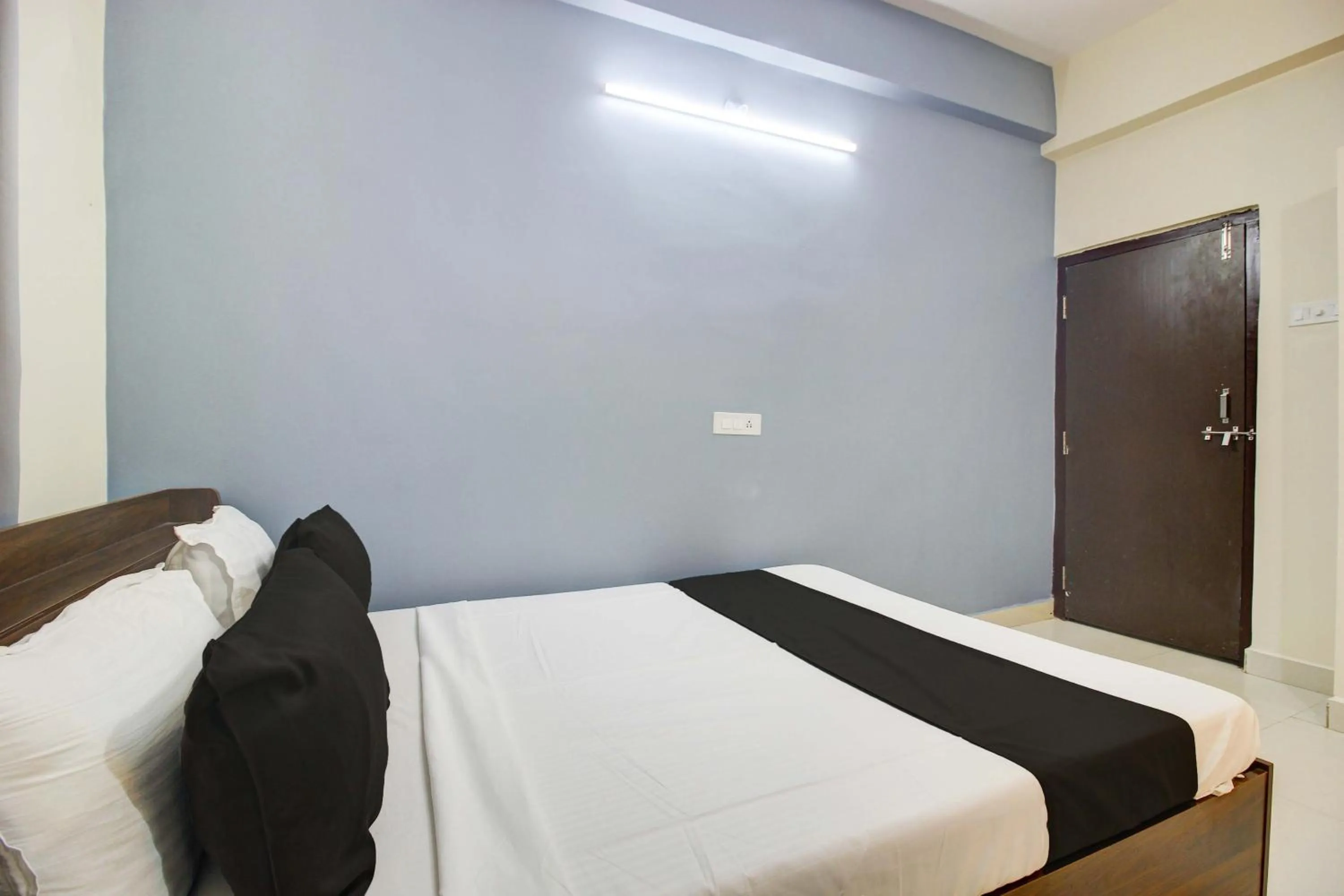 Bedroom, Bed in Hotel O REDDY'S GRAND LUXURY ROOMS