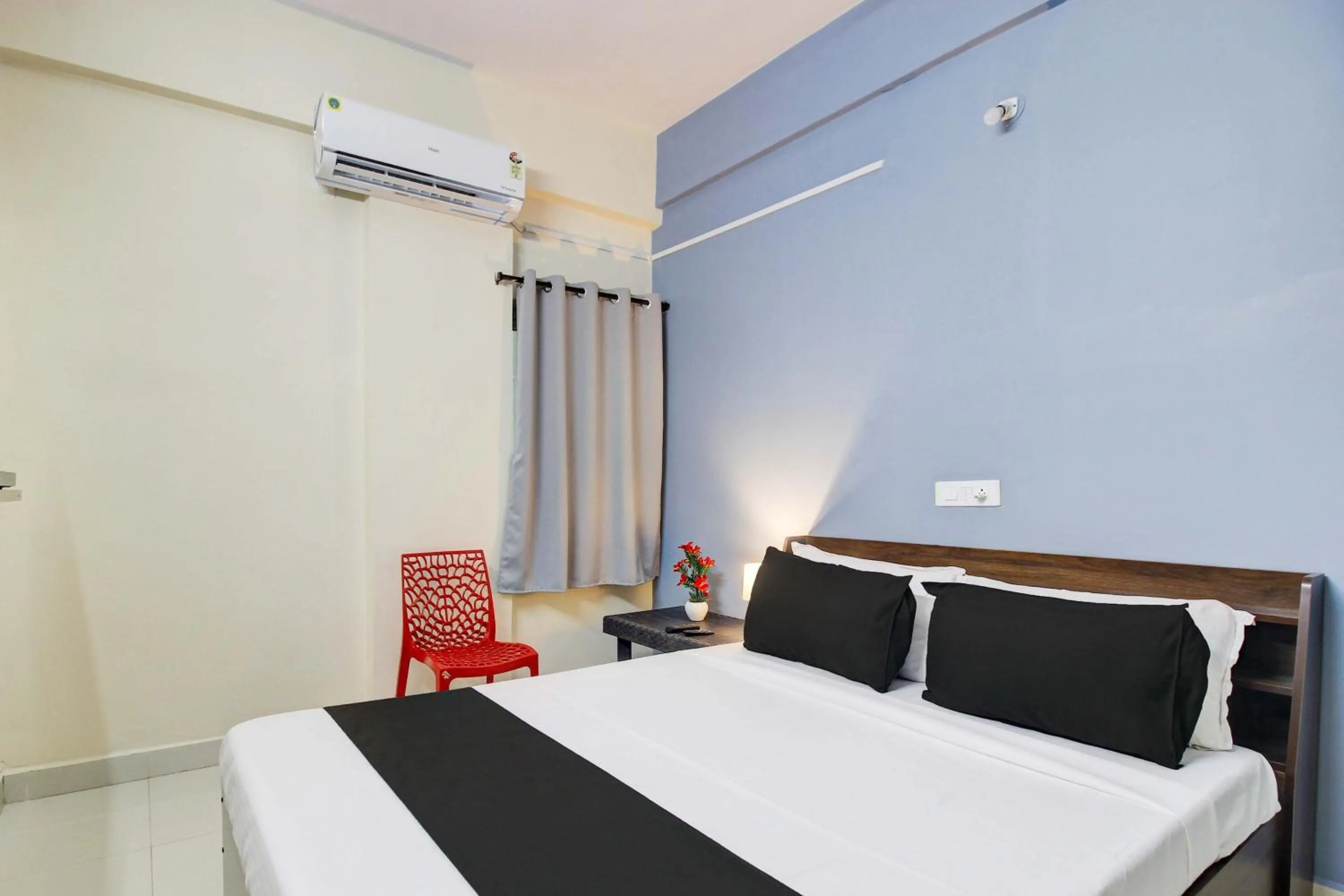 Bedroom, Bed in Hotel O REDDY'S GRAND LUXURY ROOMS