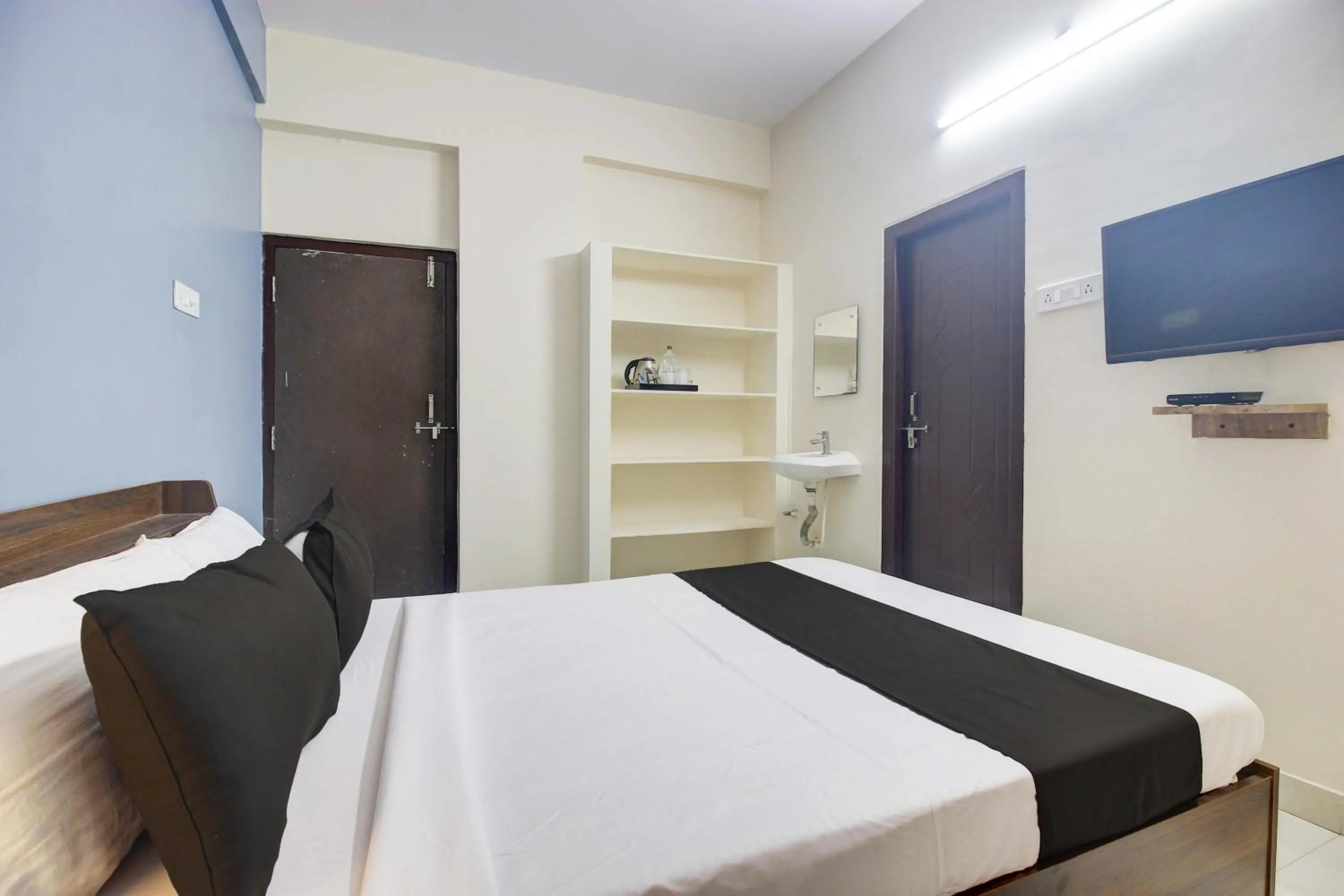 Bedroom, Bed in Hotel O REDDY'S GRAND LUXURY ROOMS