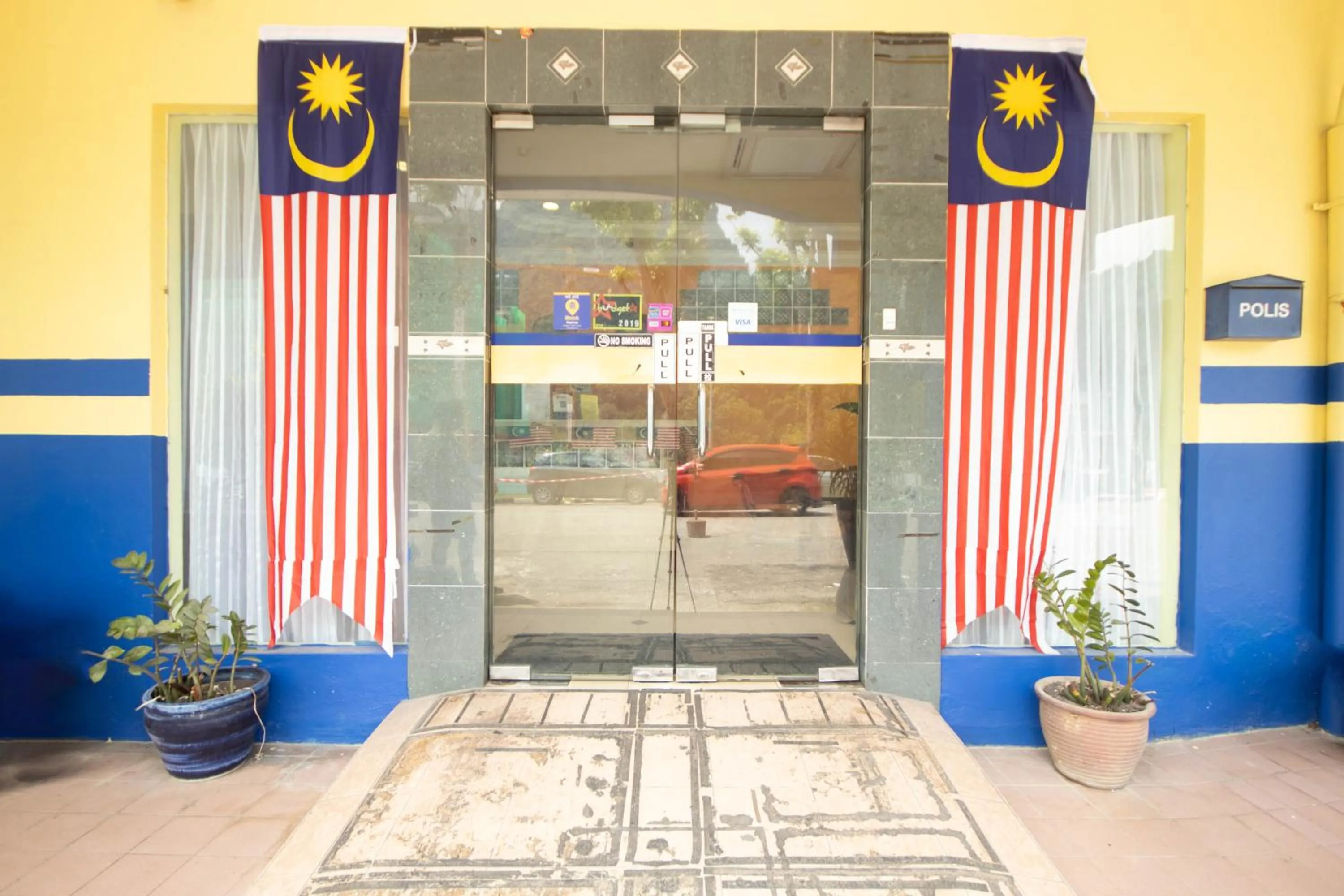 Facade/entrance in Sun Inns Tambun