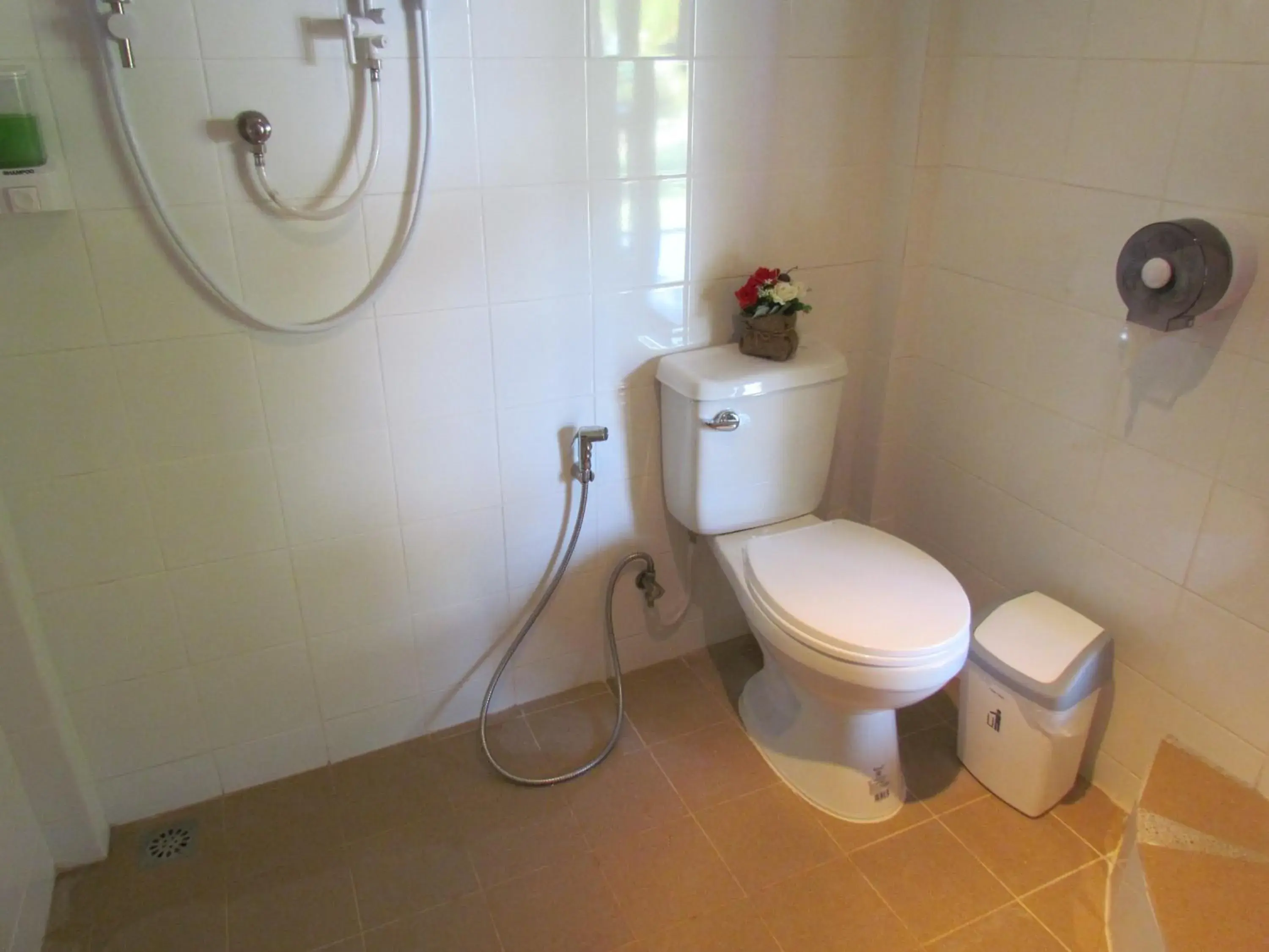 Bamboo Double Cabin with Private Bathroom in Kingsacre Bamboo Double Cabin with Private Bathroom in Kingsacre