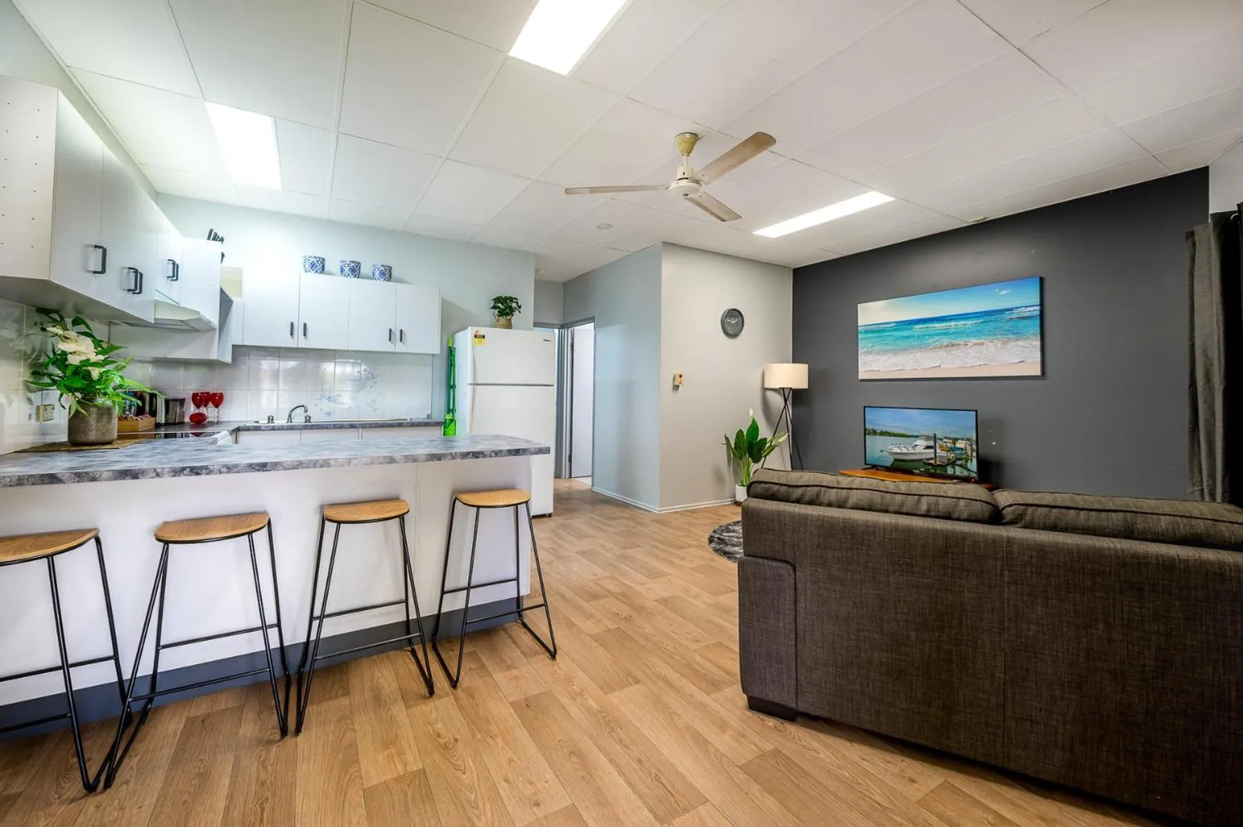 Kitchen or kitchenette in Tropical Lodge