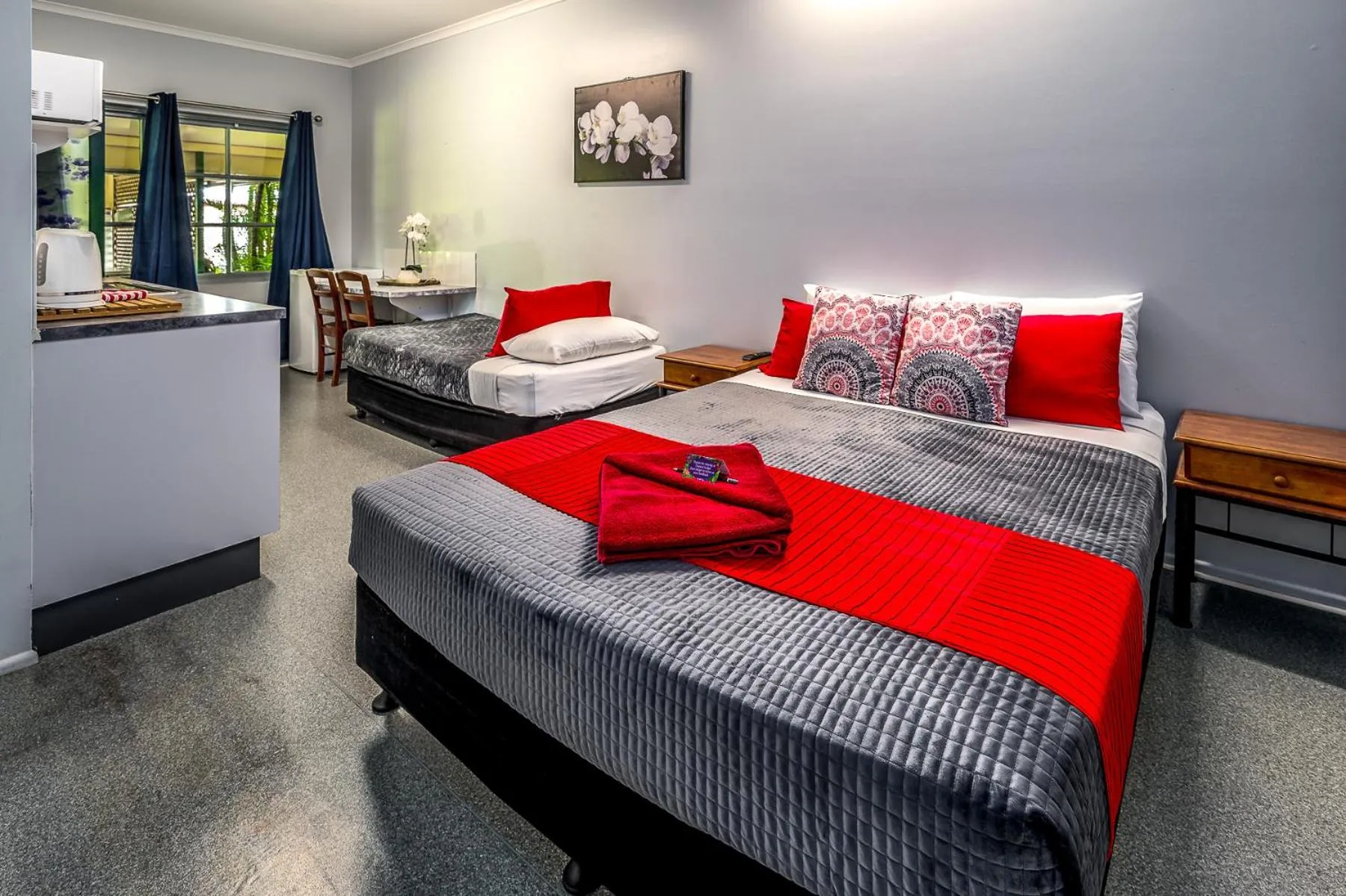 Bed in Tropical Lodge