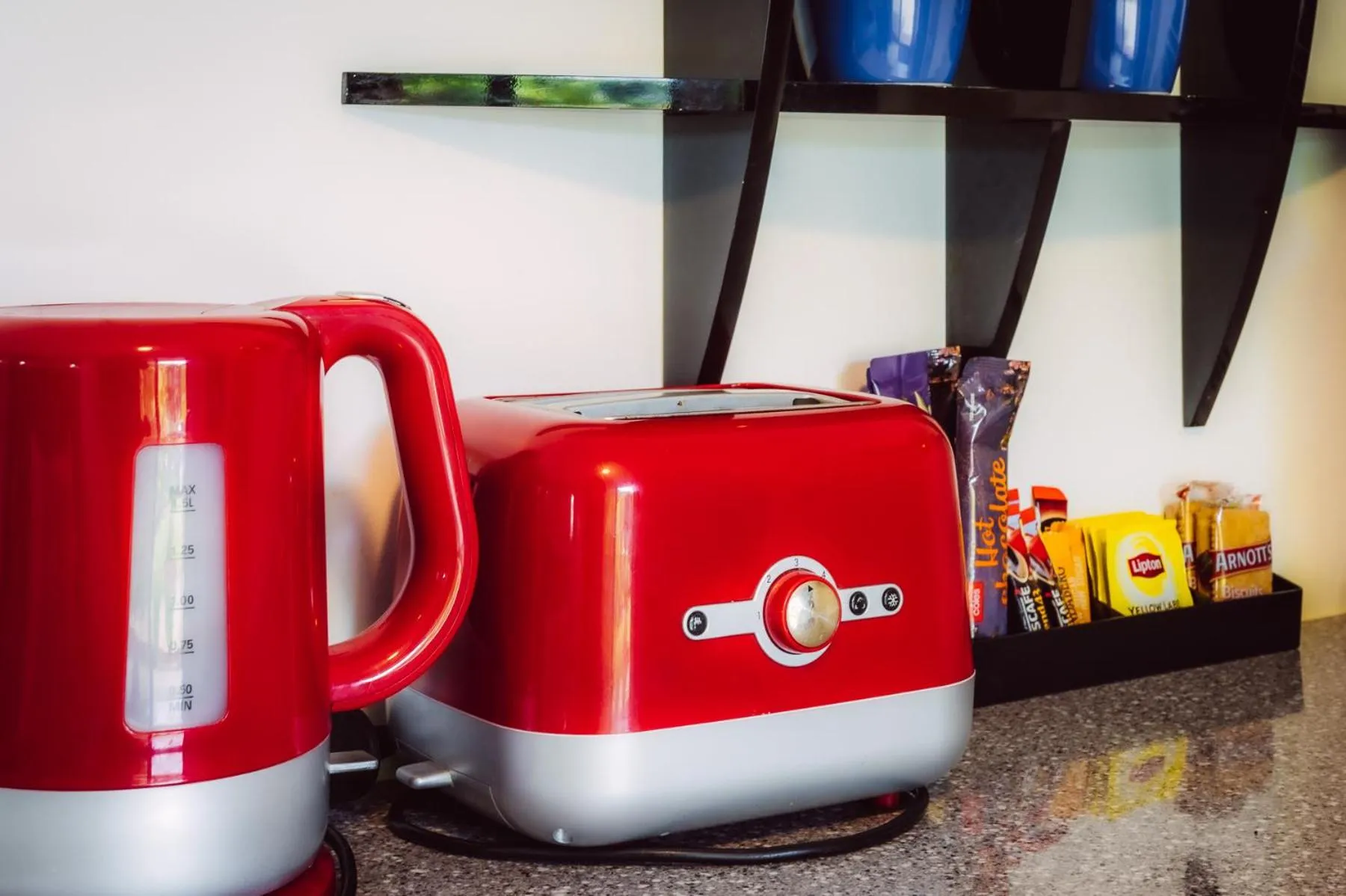 Coffee/tea facilities in Tropical Lodge