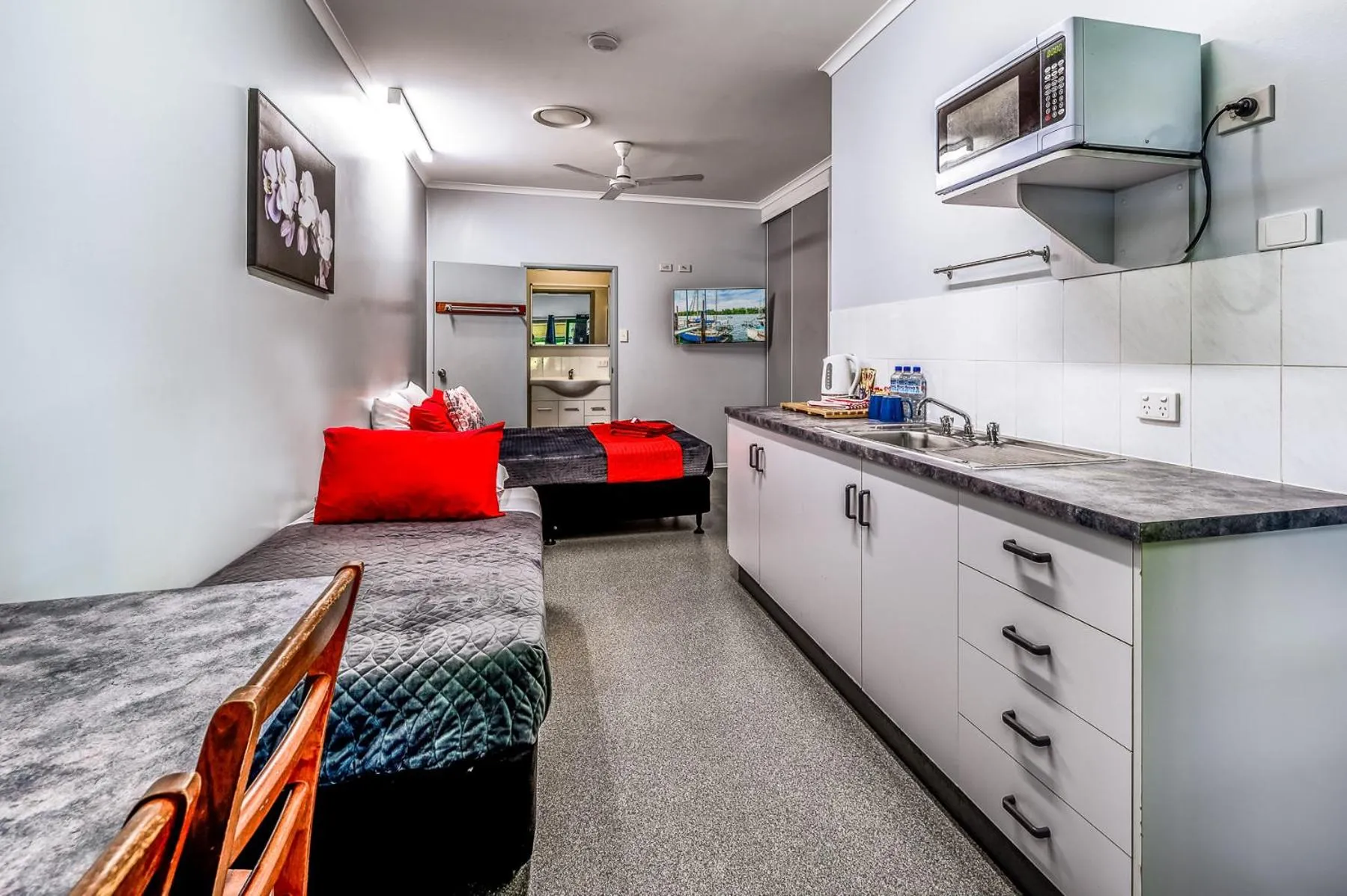 Kitchen or kitchenette in Tropical Lodge