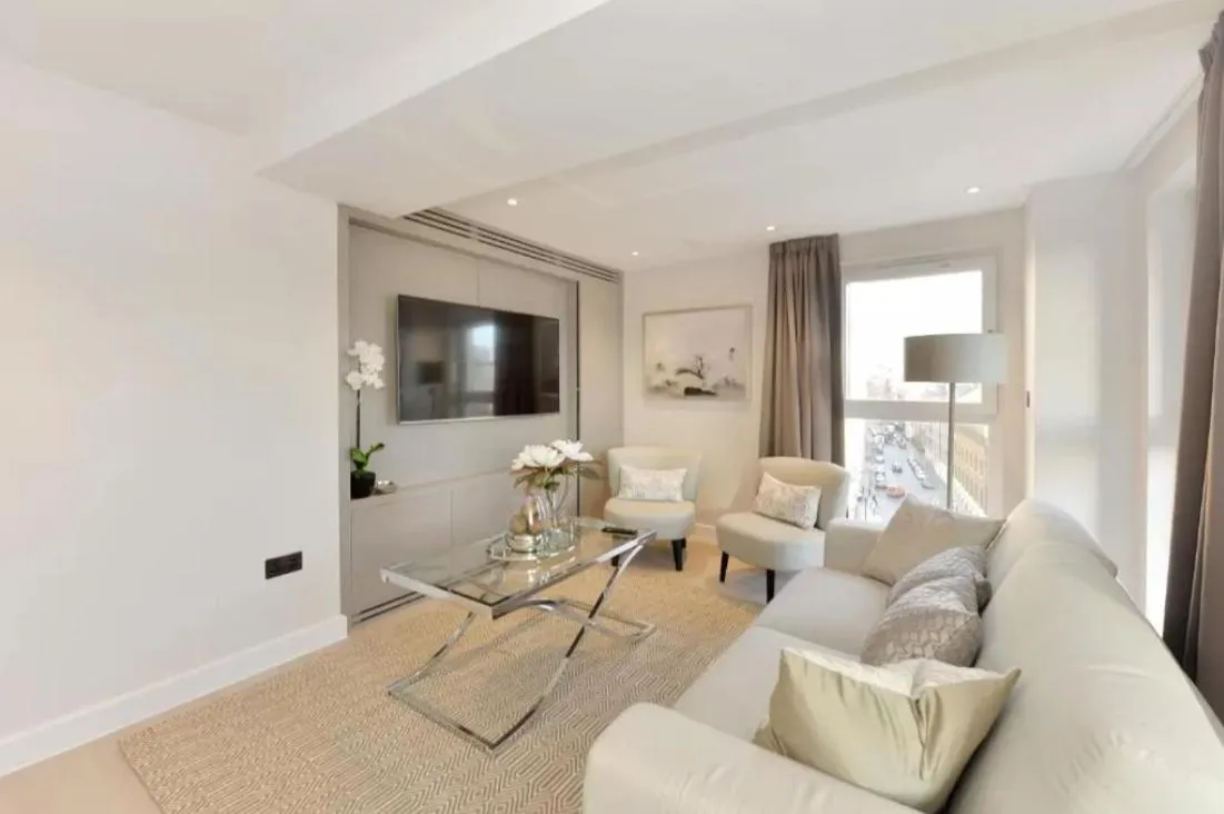 Living room in Vauxhall Bridge Road by Aeria Apartments