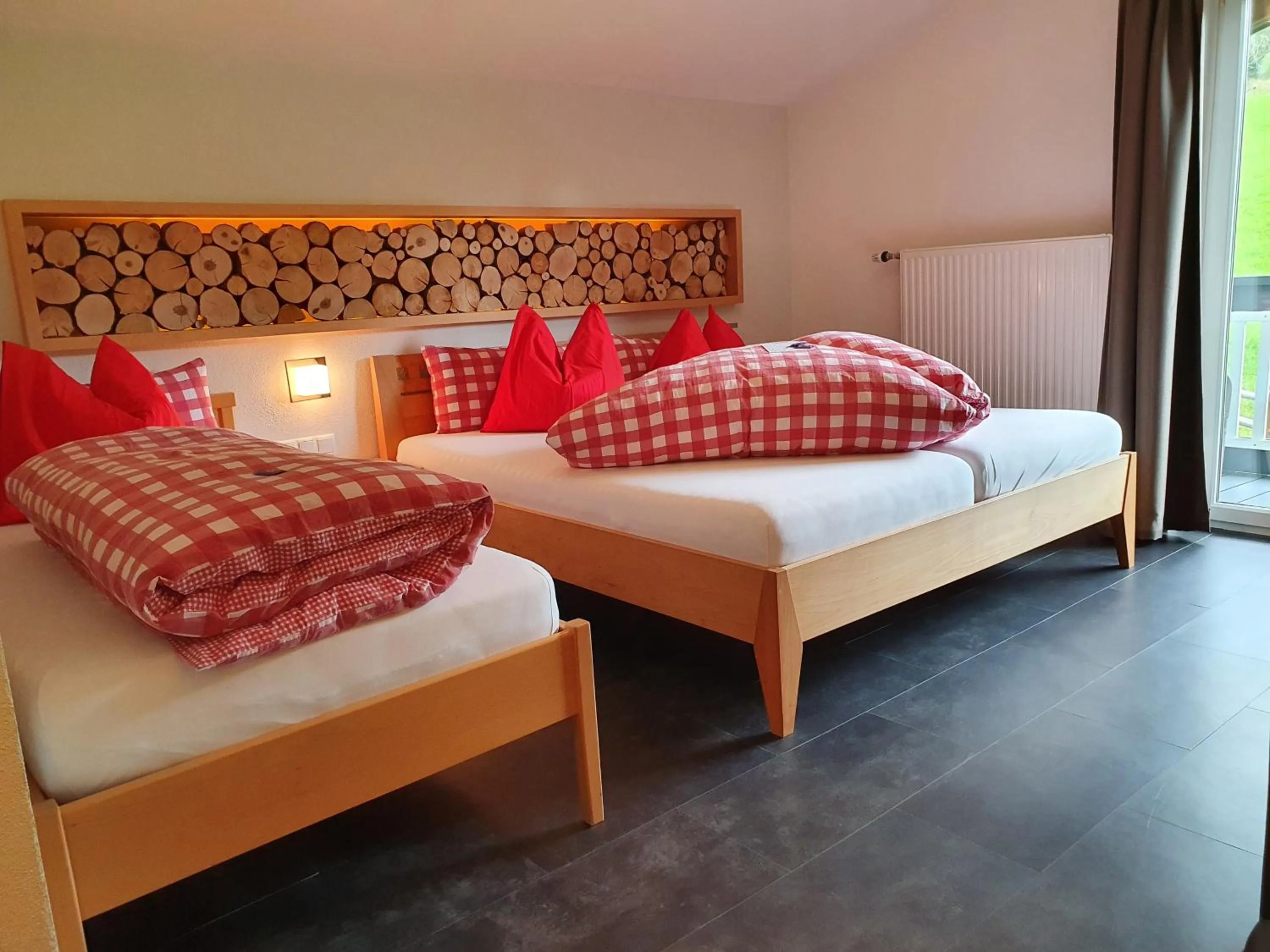 Garden view, Bed in Boutique Hotel Alpenhof