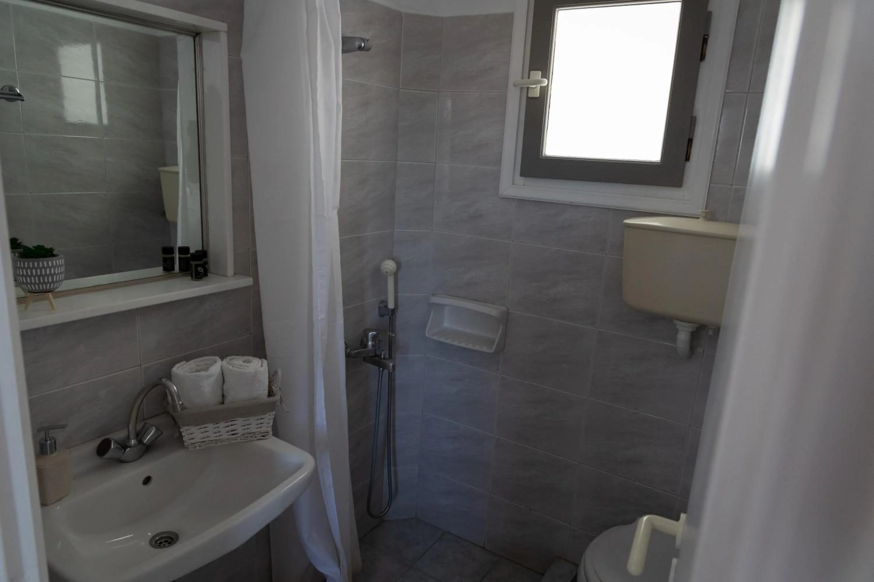 Shower in Seample studios