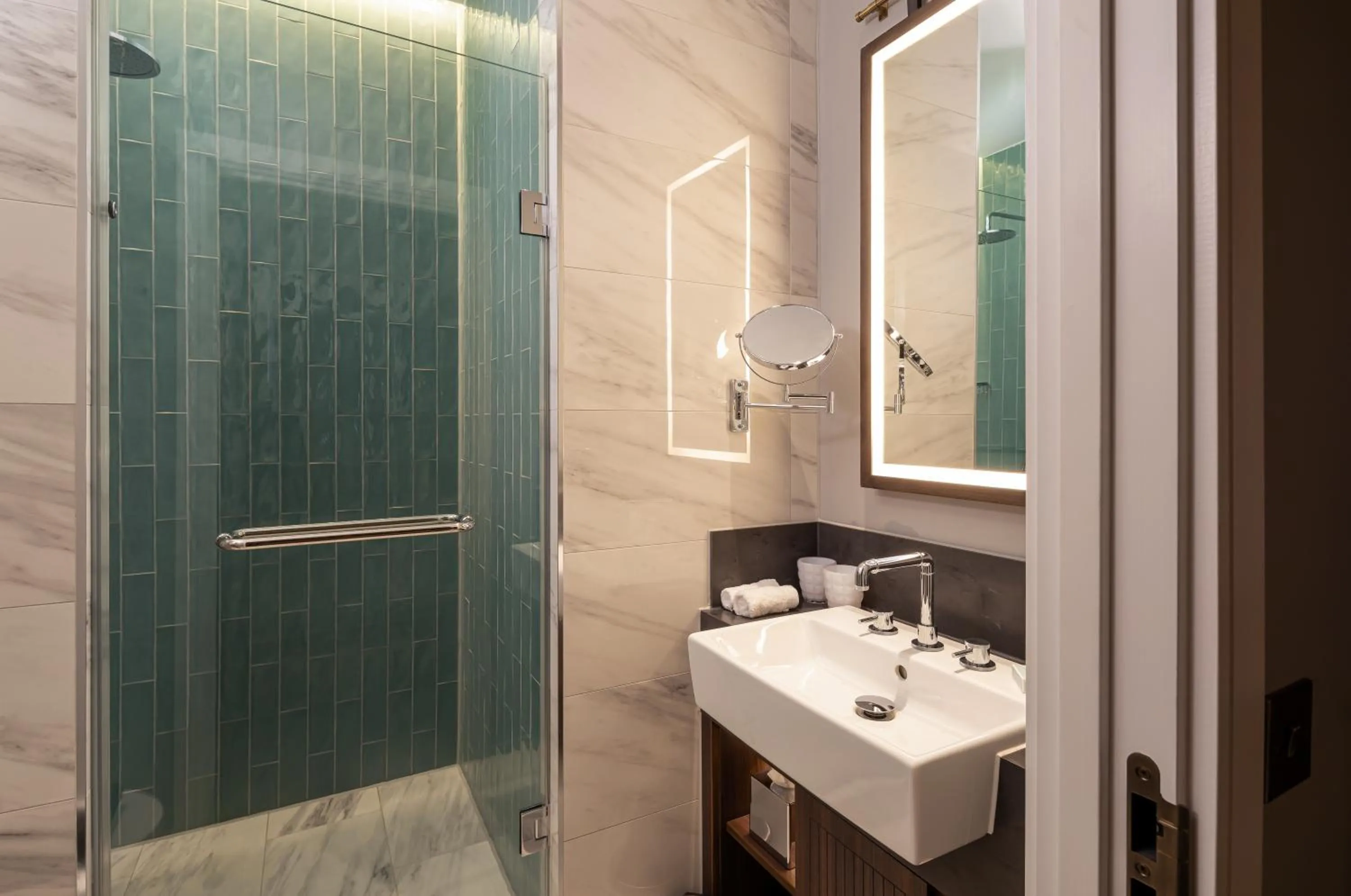 Bathroom in The Parkgate Hotel