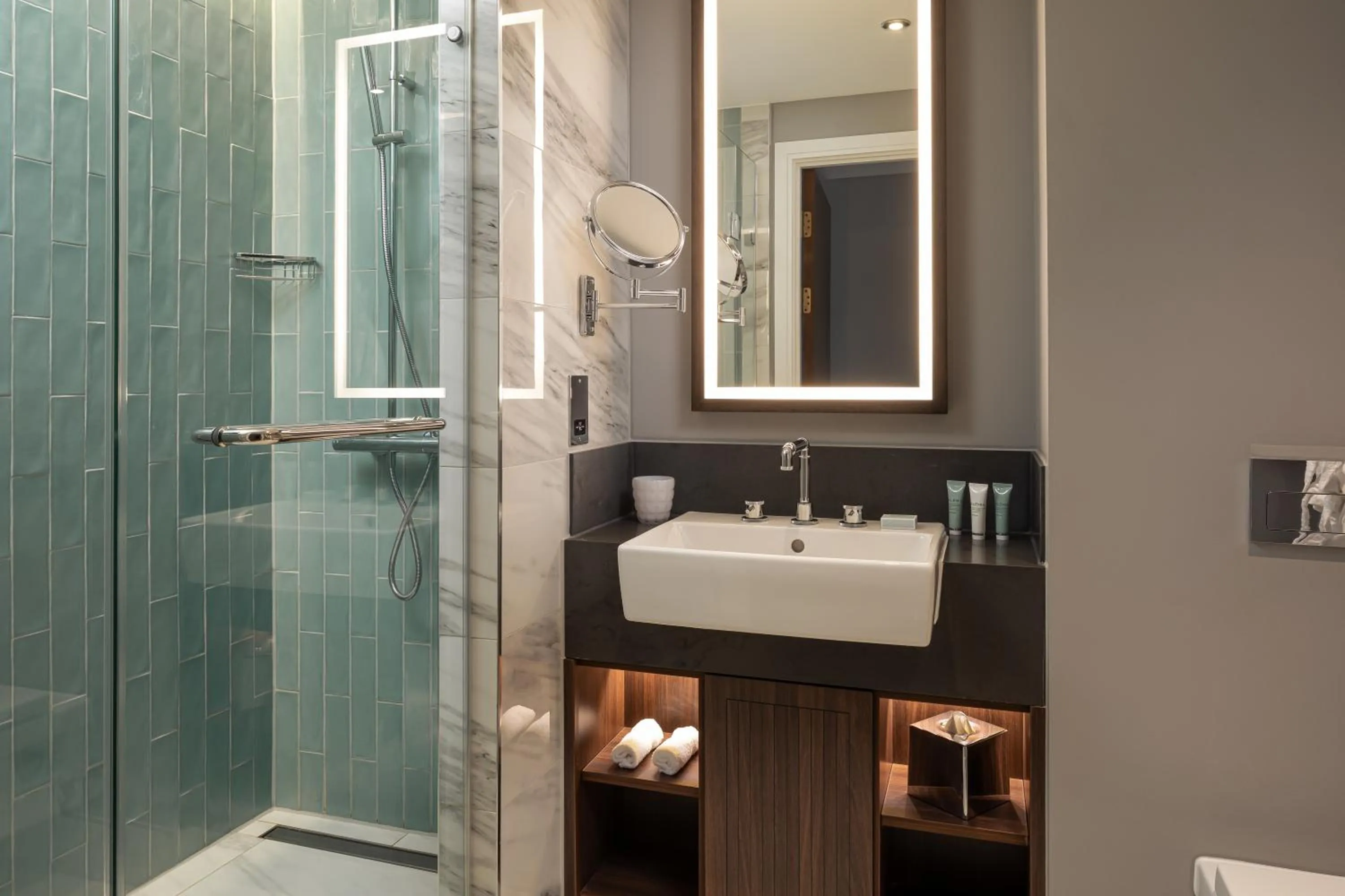 Bathroom in The Parkgate Hotel