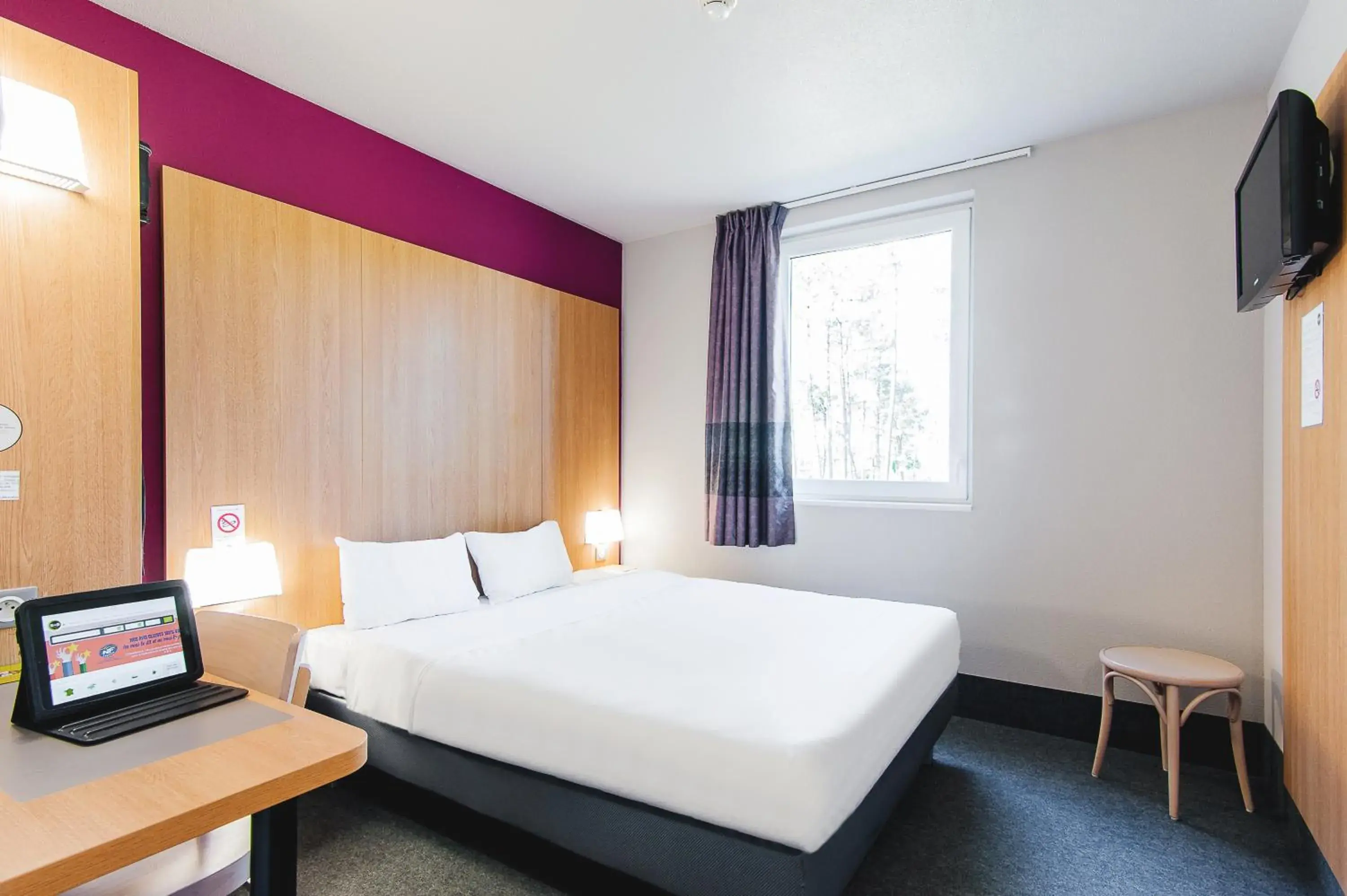 Double Room - Disability Access in B&B HOTEL Mont-de-Marsan Double Room - Disability Access in B&B HOTEL Mont-de-Marsan