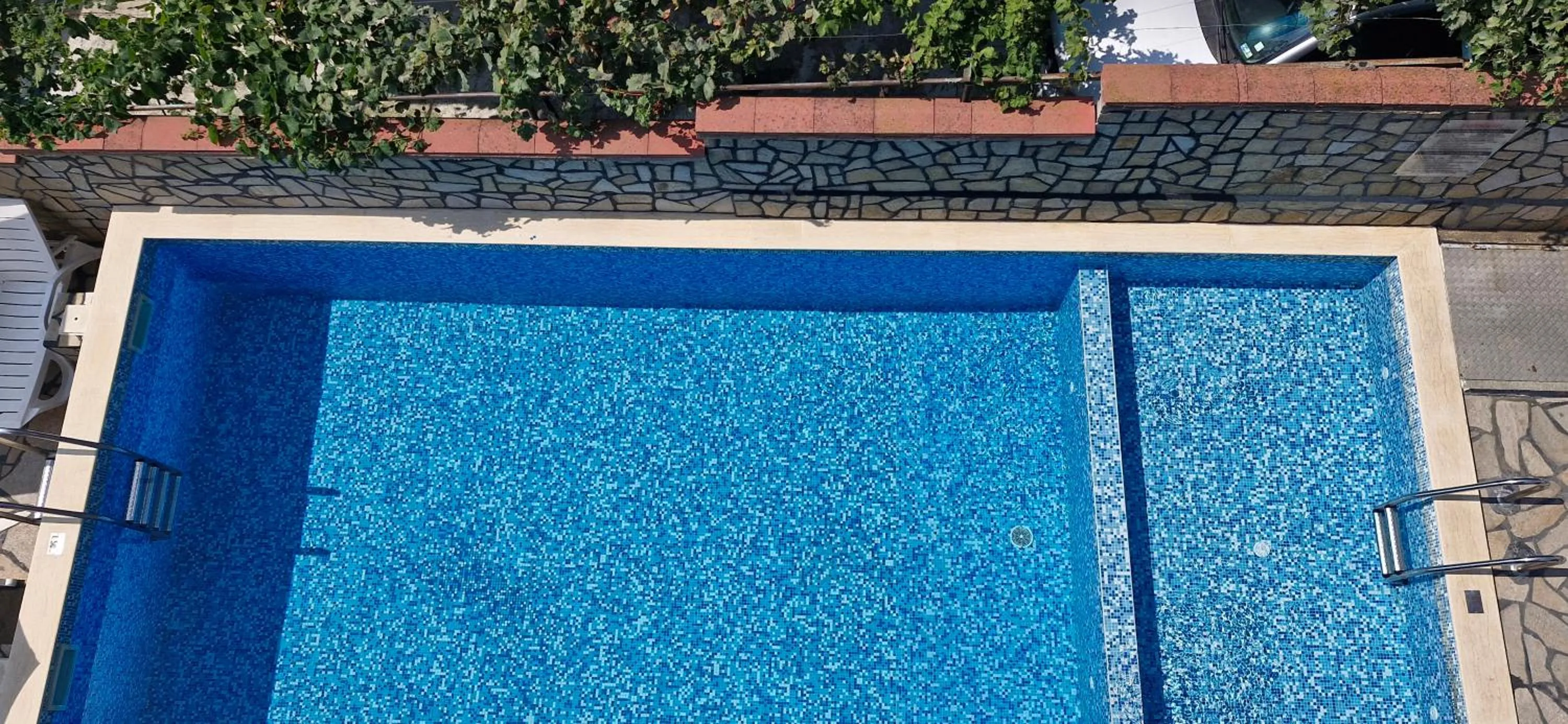 Swimming pool in Family hotel Favourite