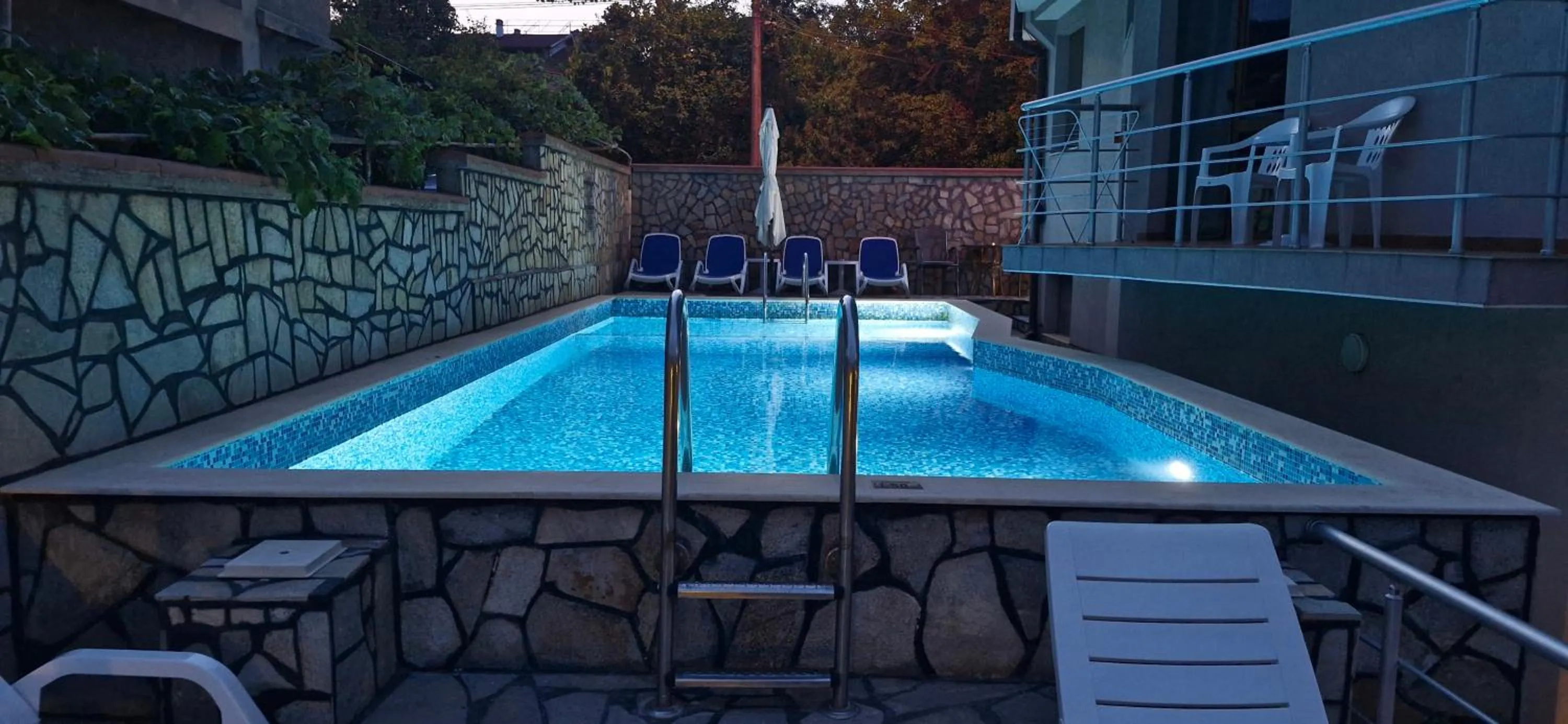 Swimming pool in Family hotel Favourite