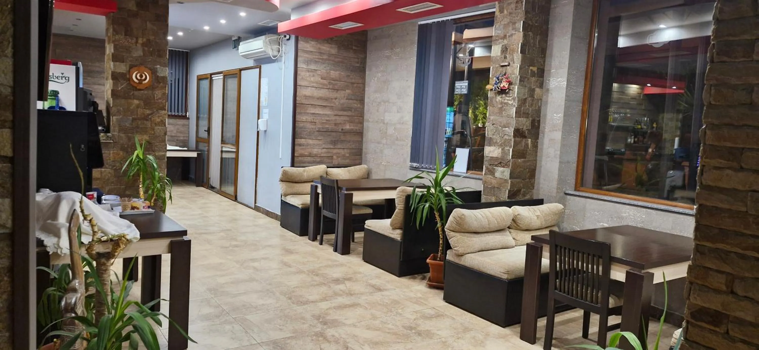 Restaurant/places to eat in Family hotel Favourite